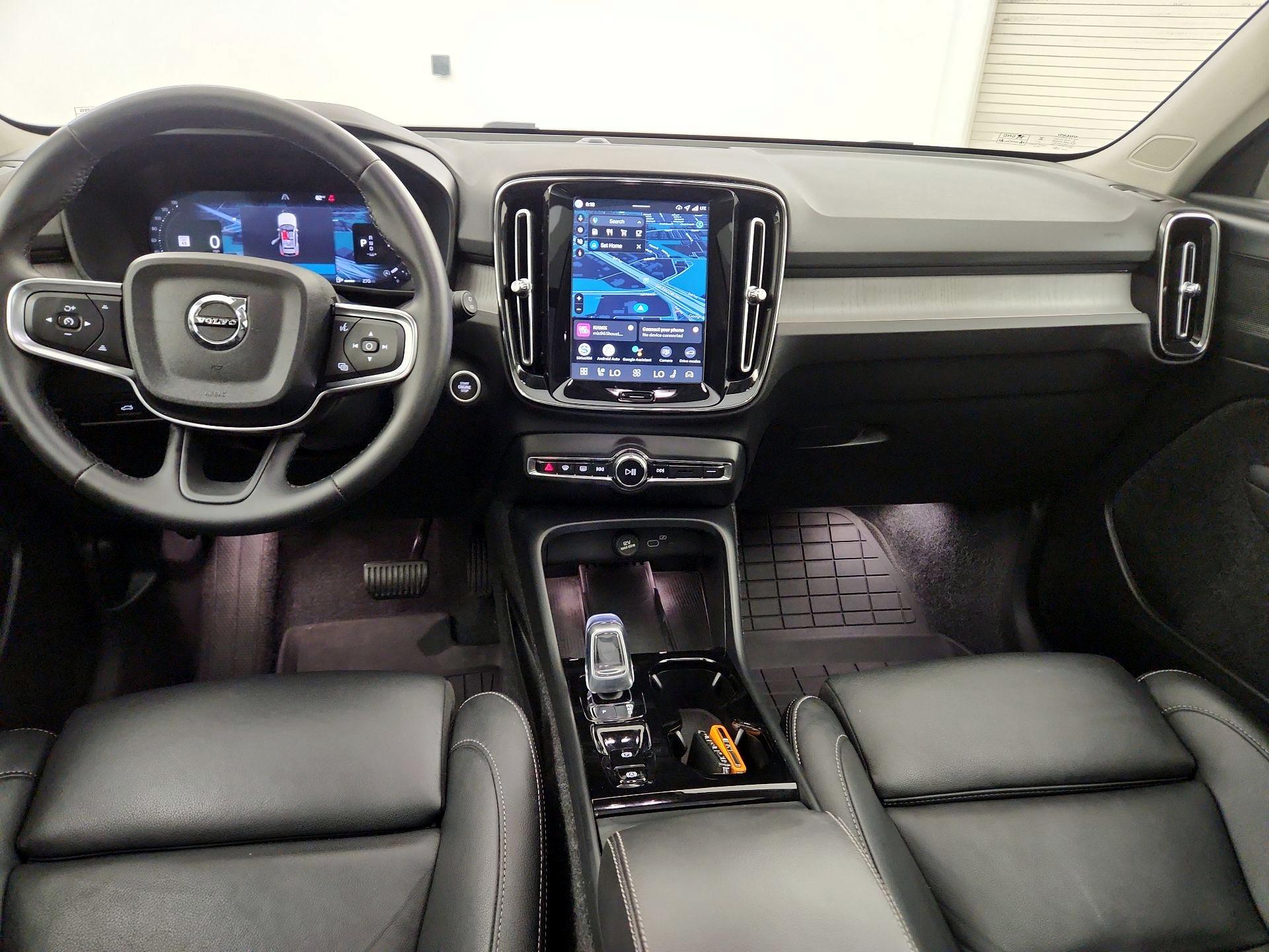 Thumbnail: 2025 Volvo XC40 - 9