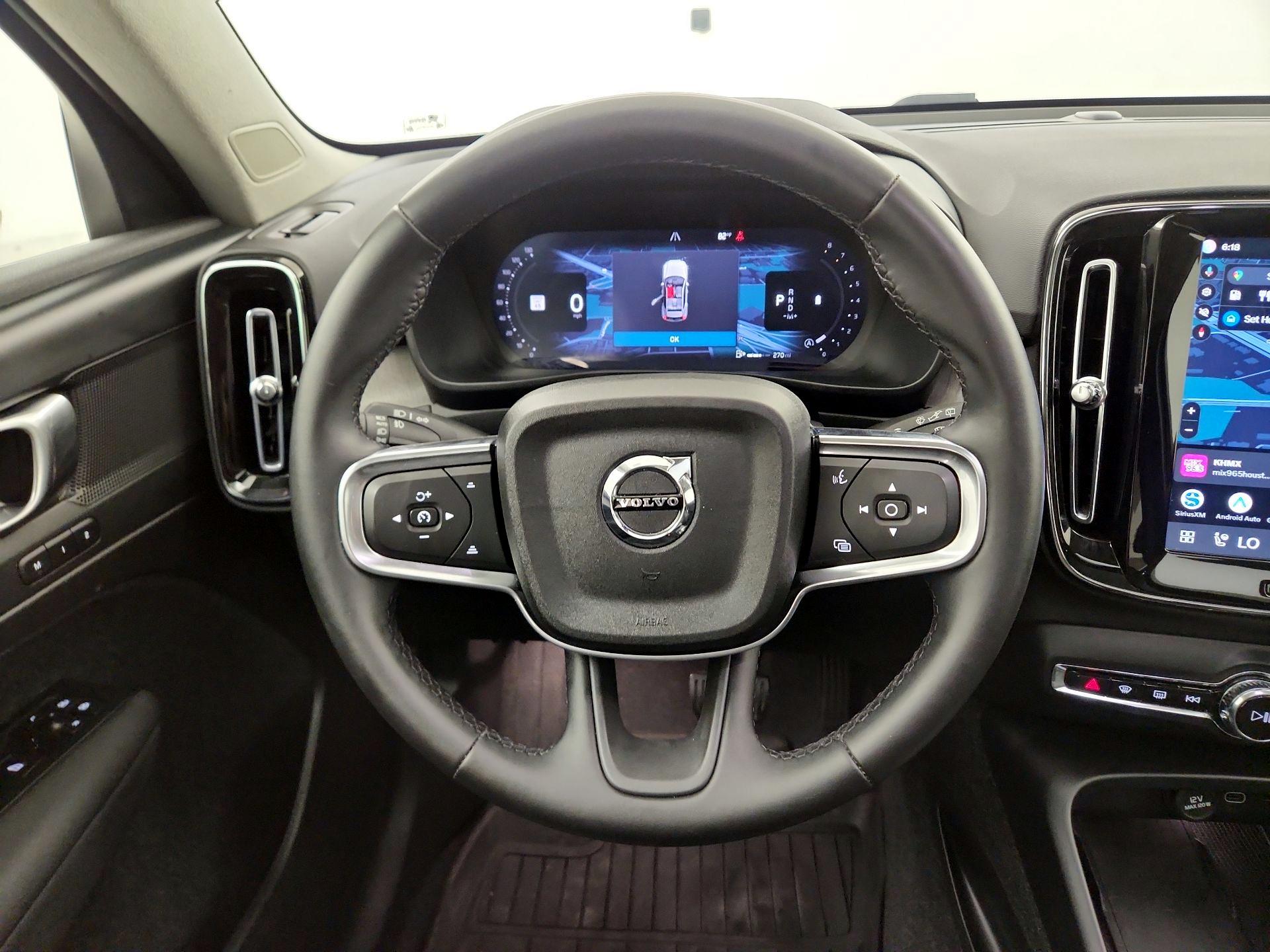 Thumbnail: 2025 Volvo XC40 - 10