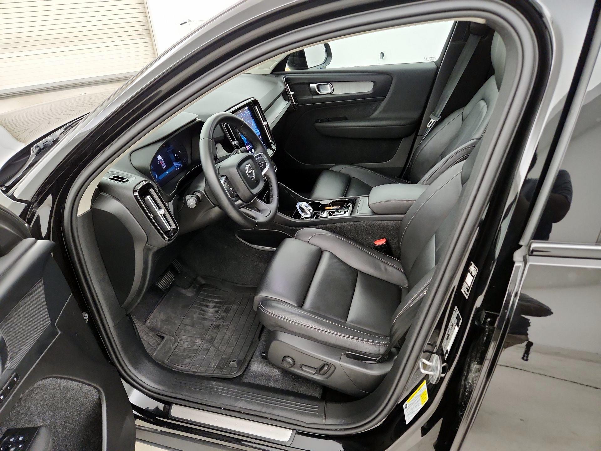 Thumbnail: 2025 Volvo XC40 - 11