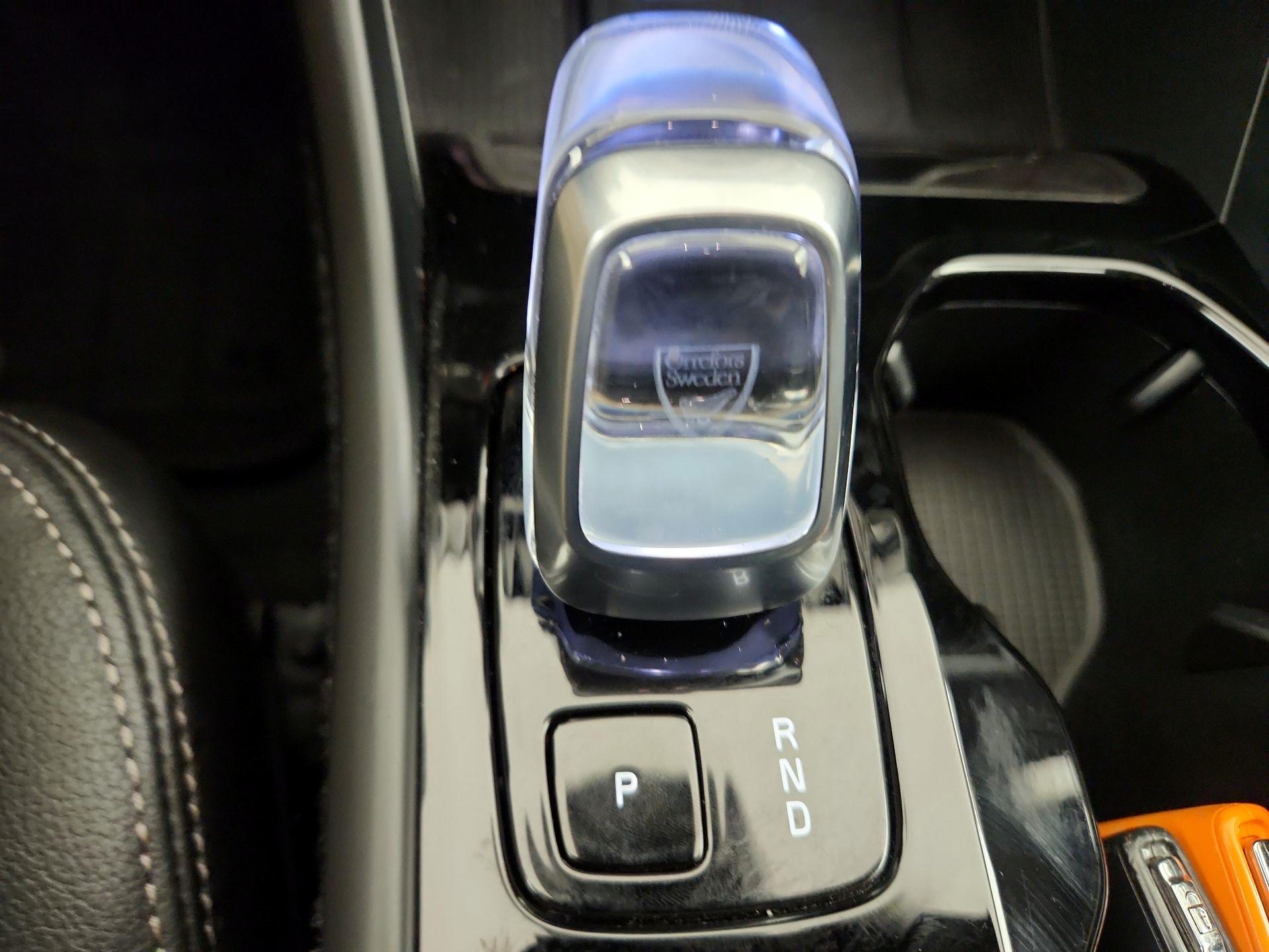 Thumbnail: 2025 Volvo XC40 - 17