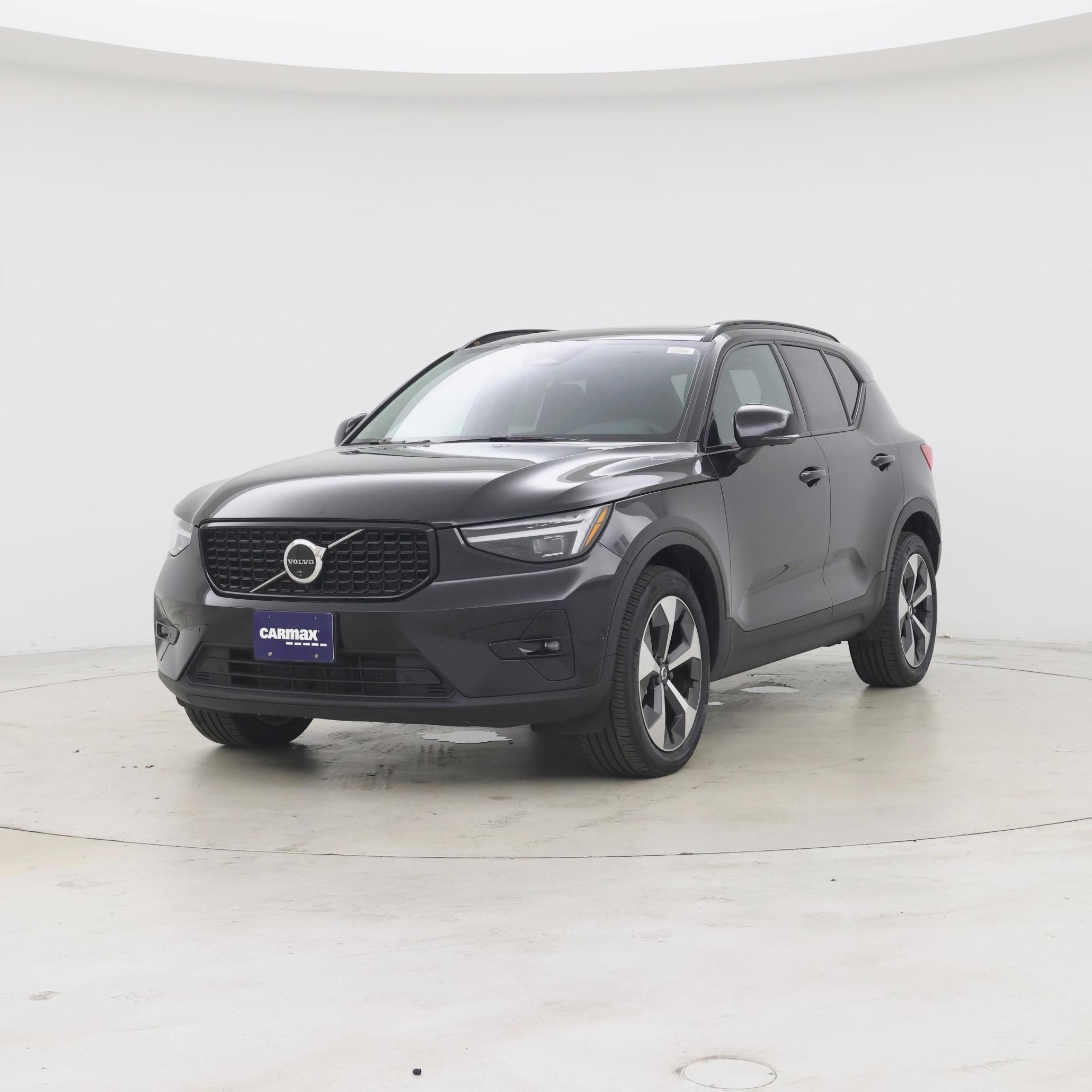 Thumbnail: 2025 Volvo XC40 - 4