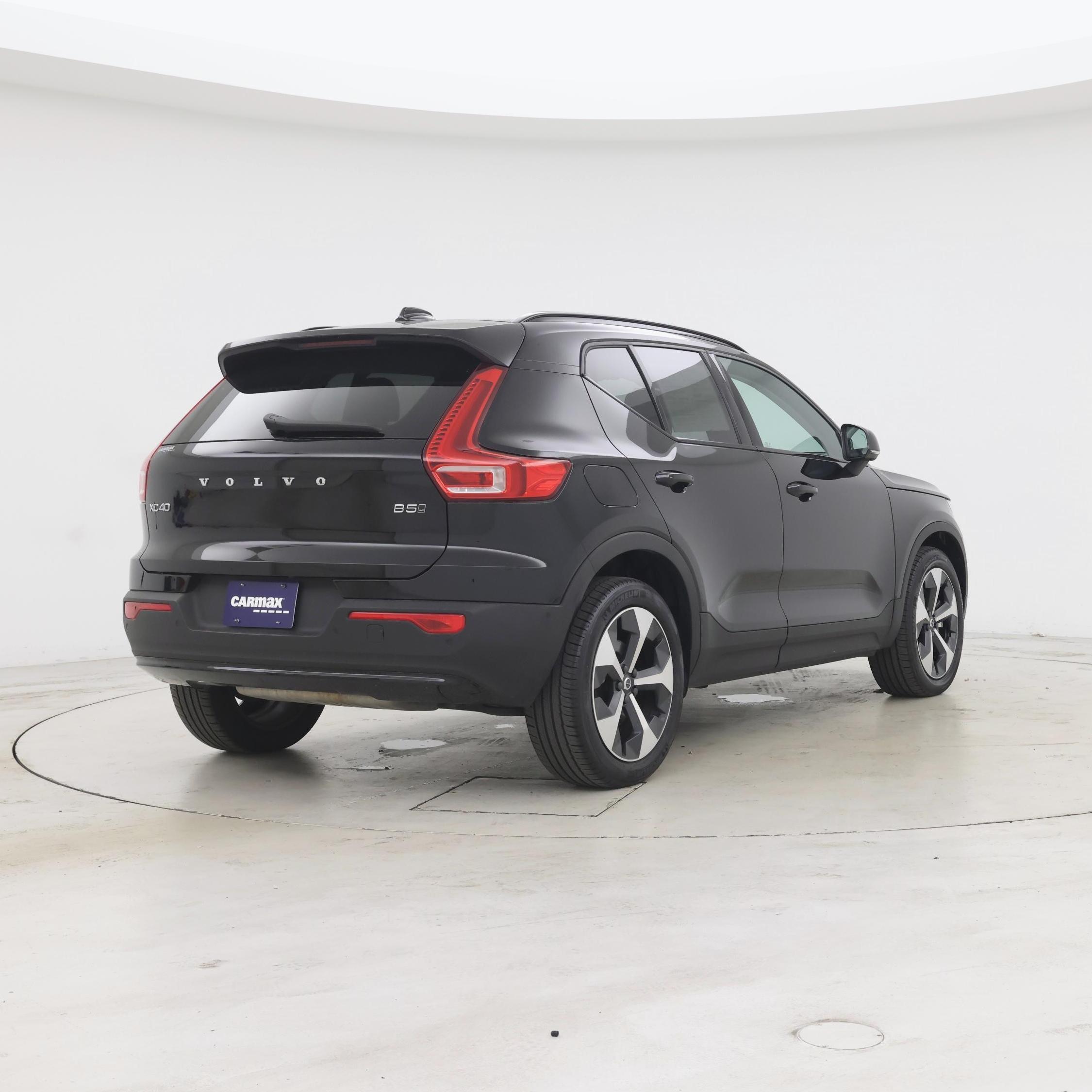 Thumbnail: 2025 Volvo XC40 - 8