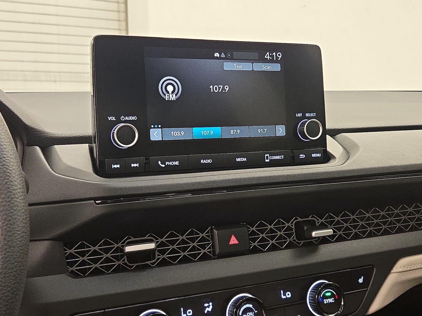 2025 Honda Accord SE - Photo 15
