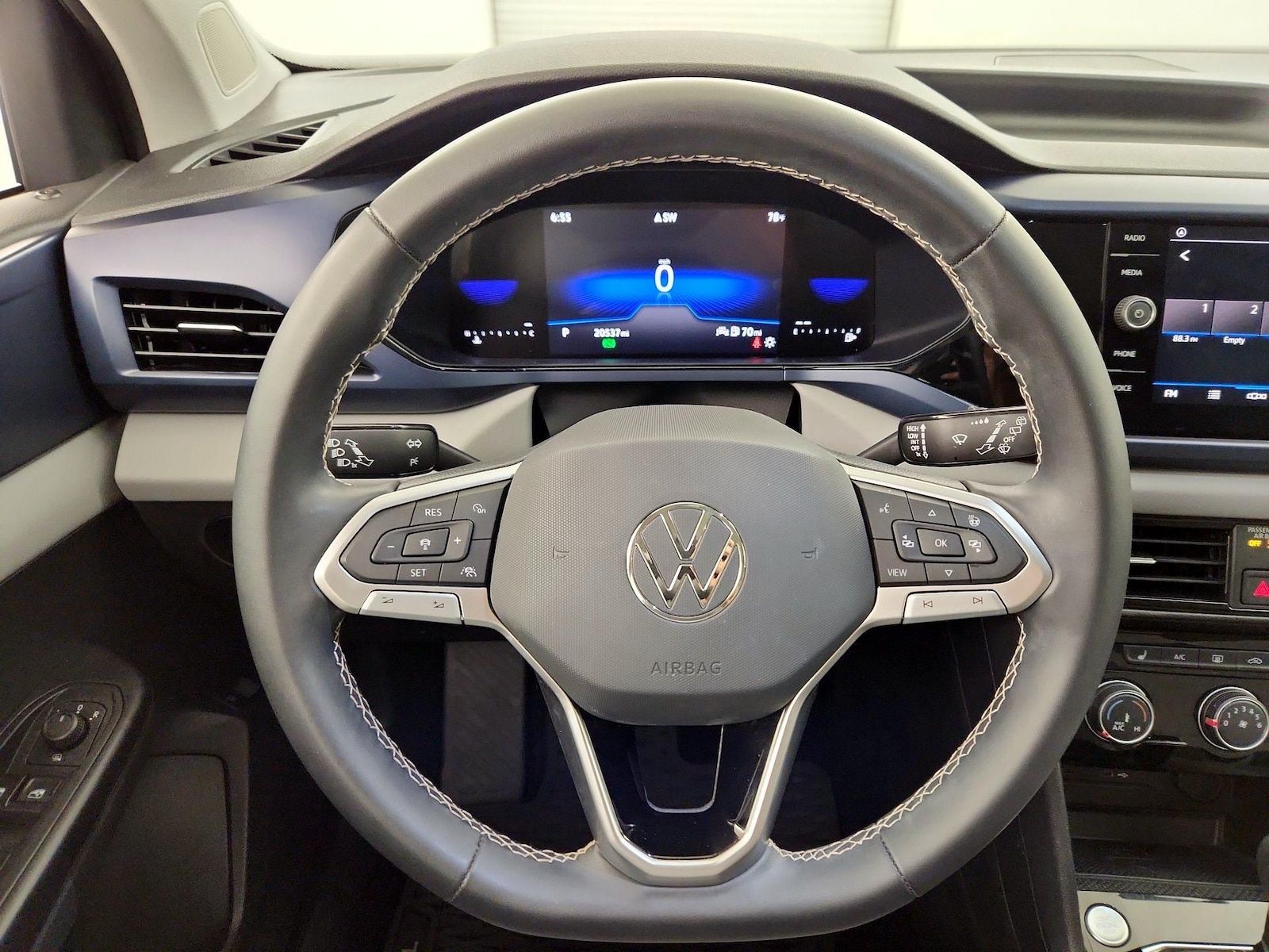 2023 Volkswagen Taos SE - Photo 11