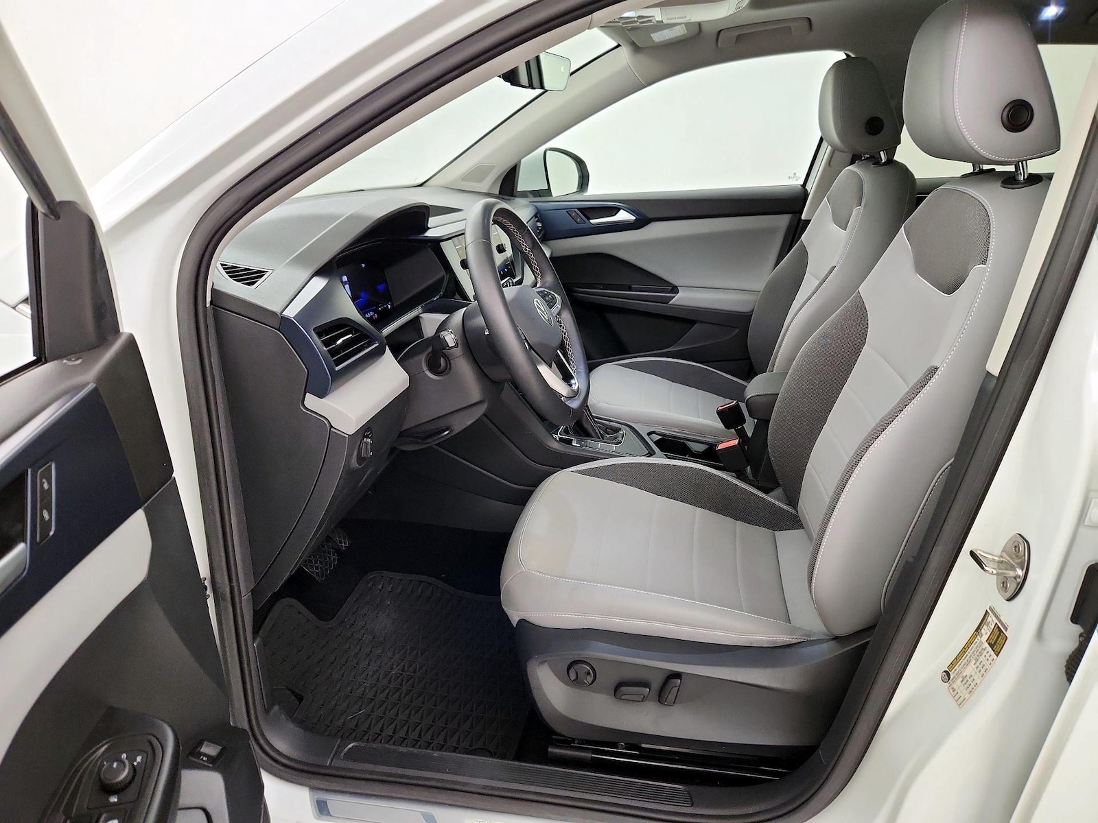 2023 Volkswagen Taos SE - Photo 12
