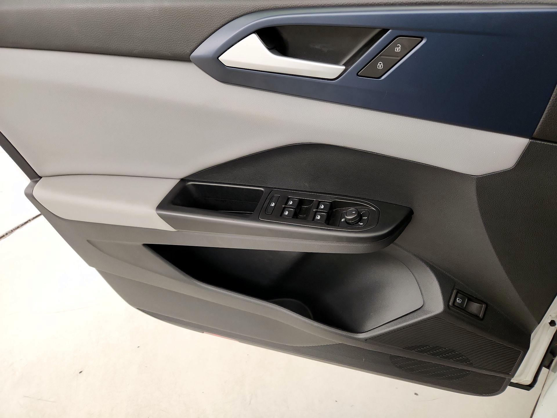 Thumbnail: 2023 Volkswagen Taos - 12