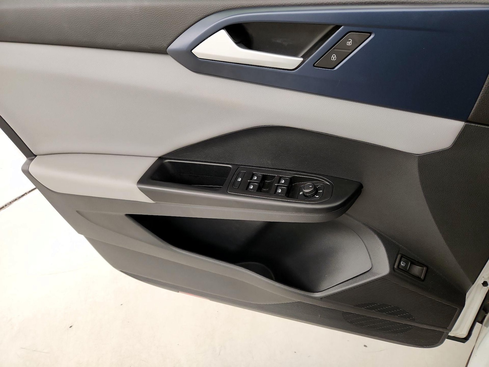 2023 Volkswagen Taos SE - Photo 13