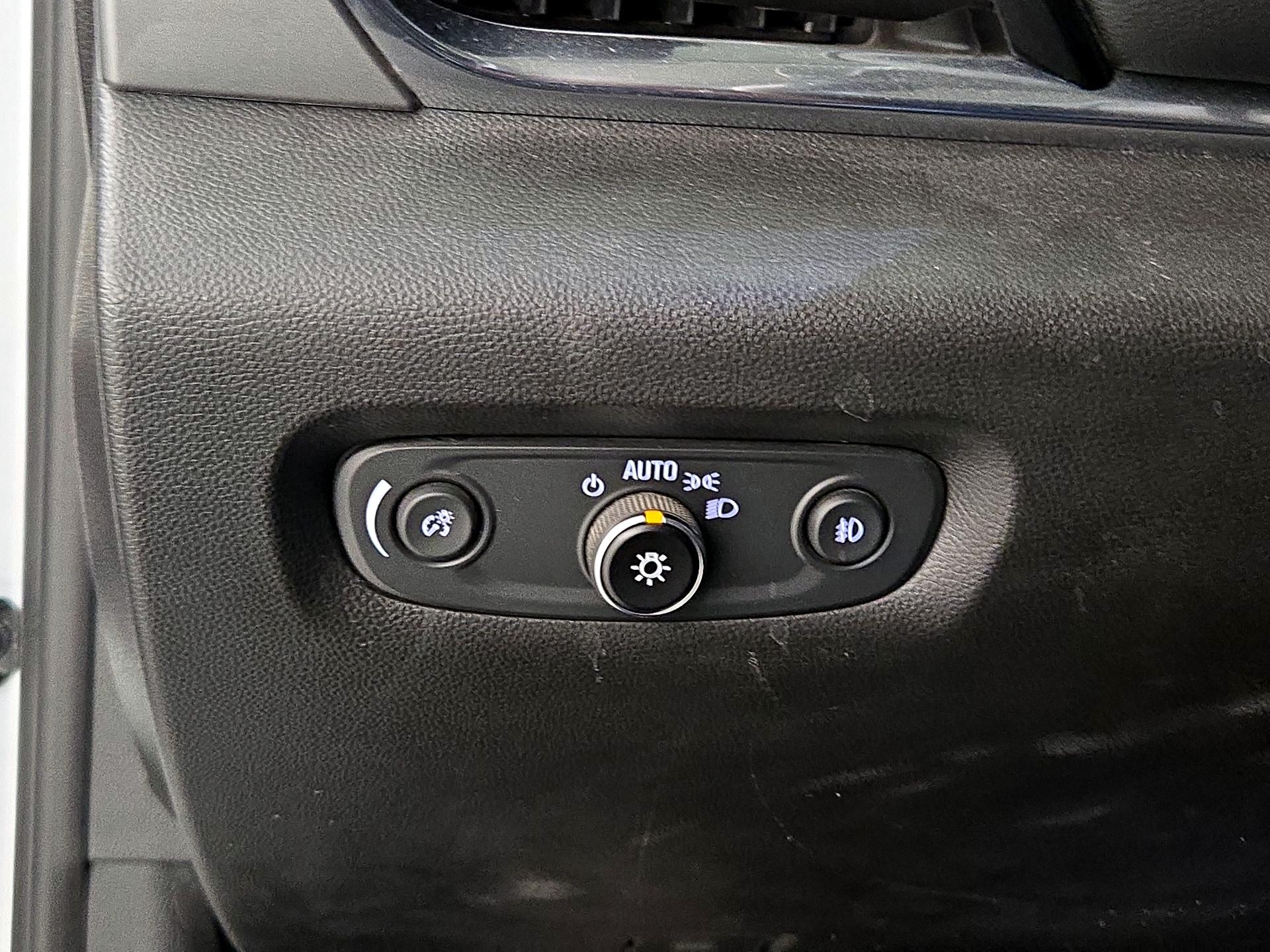 Thumbnail: 2021 Chevrolet Traverse - 13