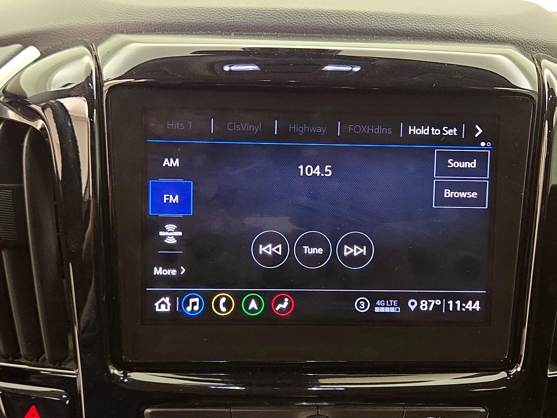 Thumbnail: 2021 Chevrolet Traverse - 15