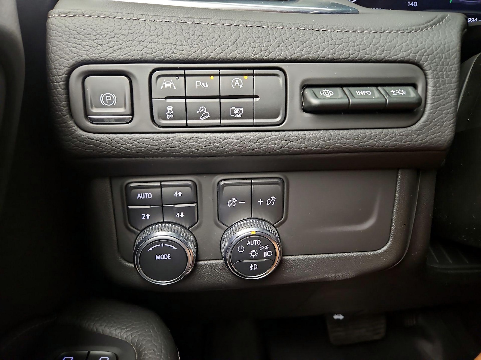 2023 GMC Yukon XL Denali - Photo 14
