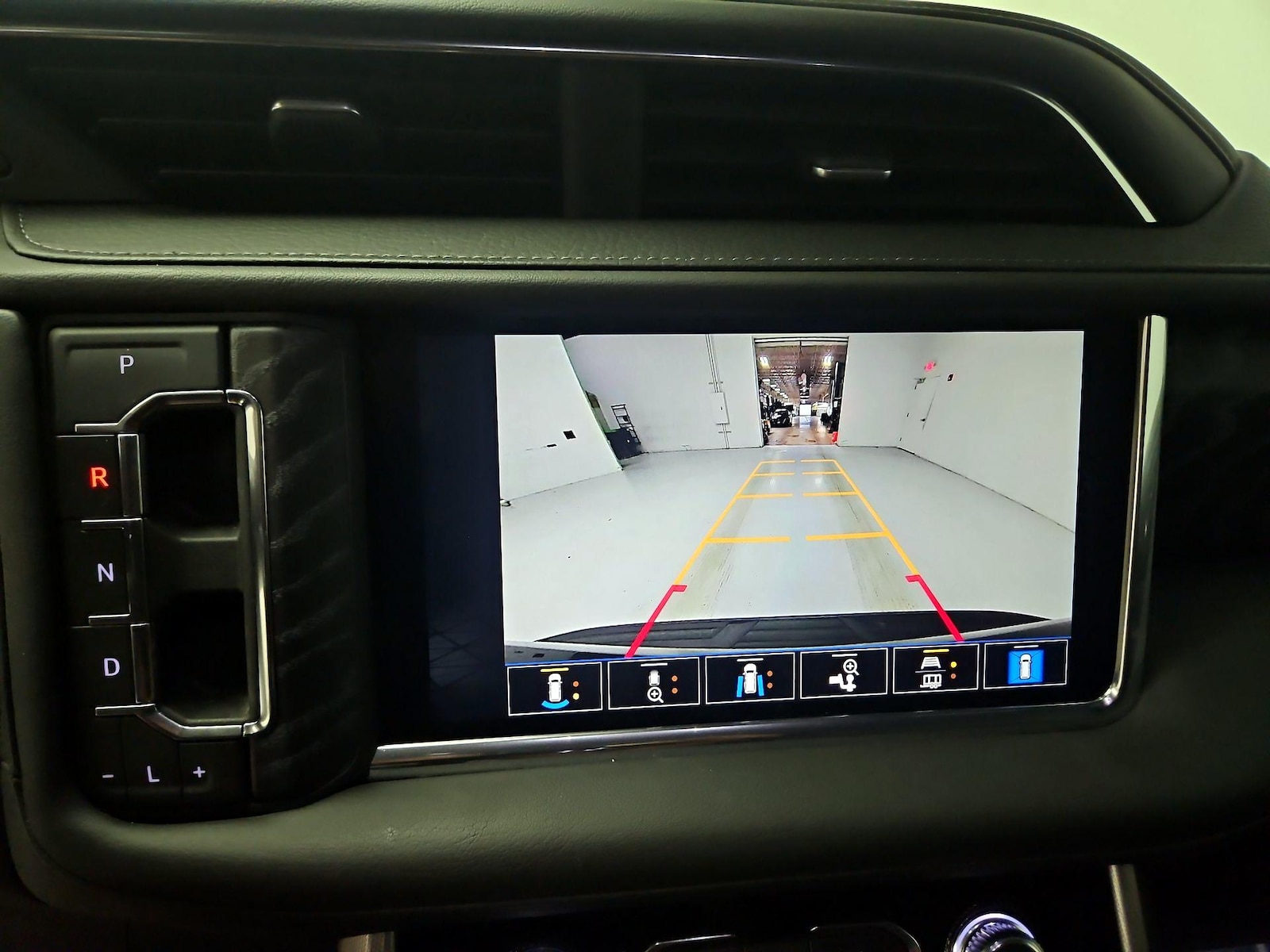 2023 GMC Yukon XL Denali - Photo 16