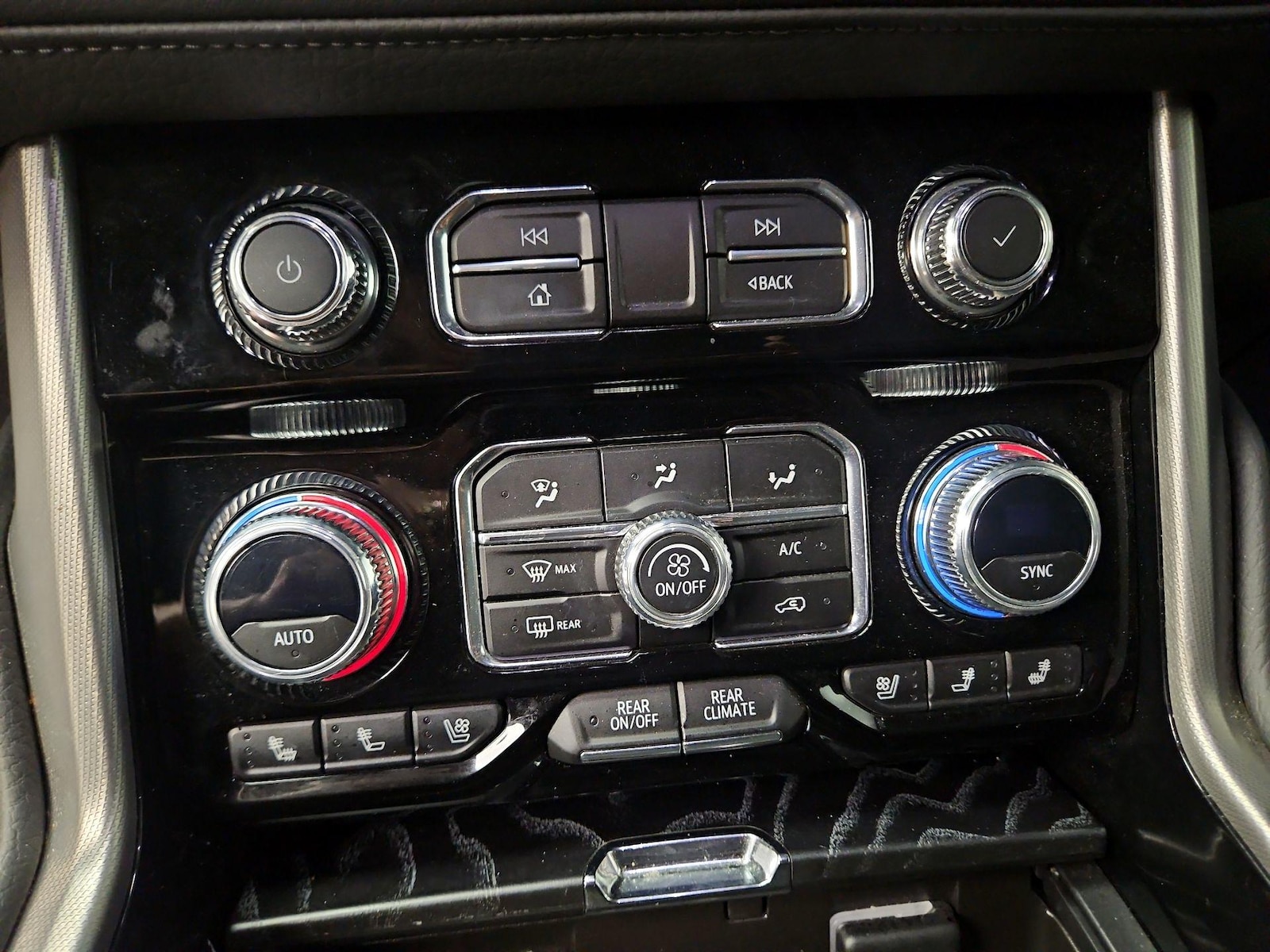 2023 GMC Yukon XL Denali - Photo 18