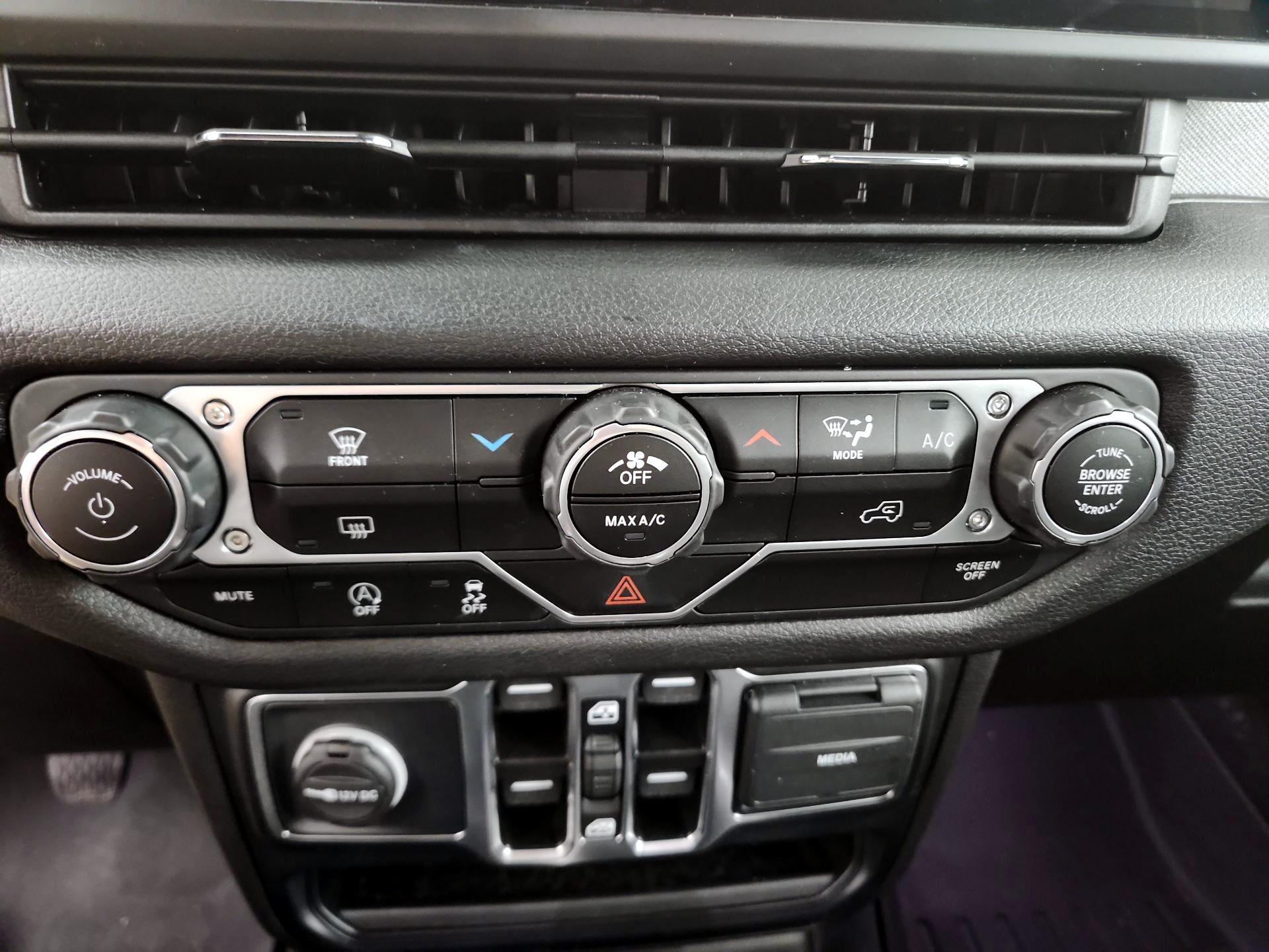 Thumbnail: 2024 Jeep Gladiator - 15