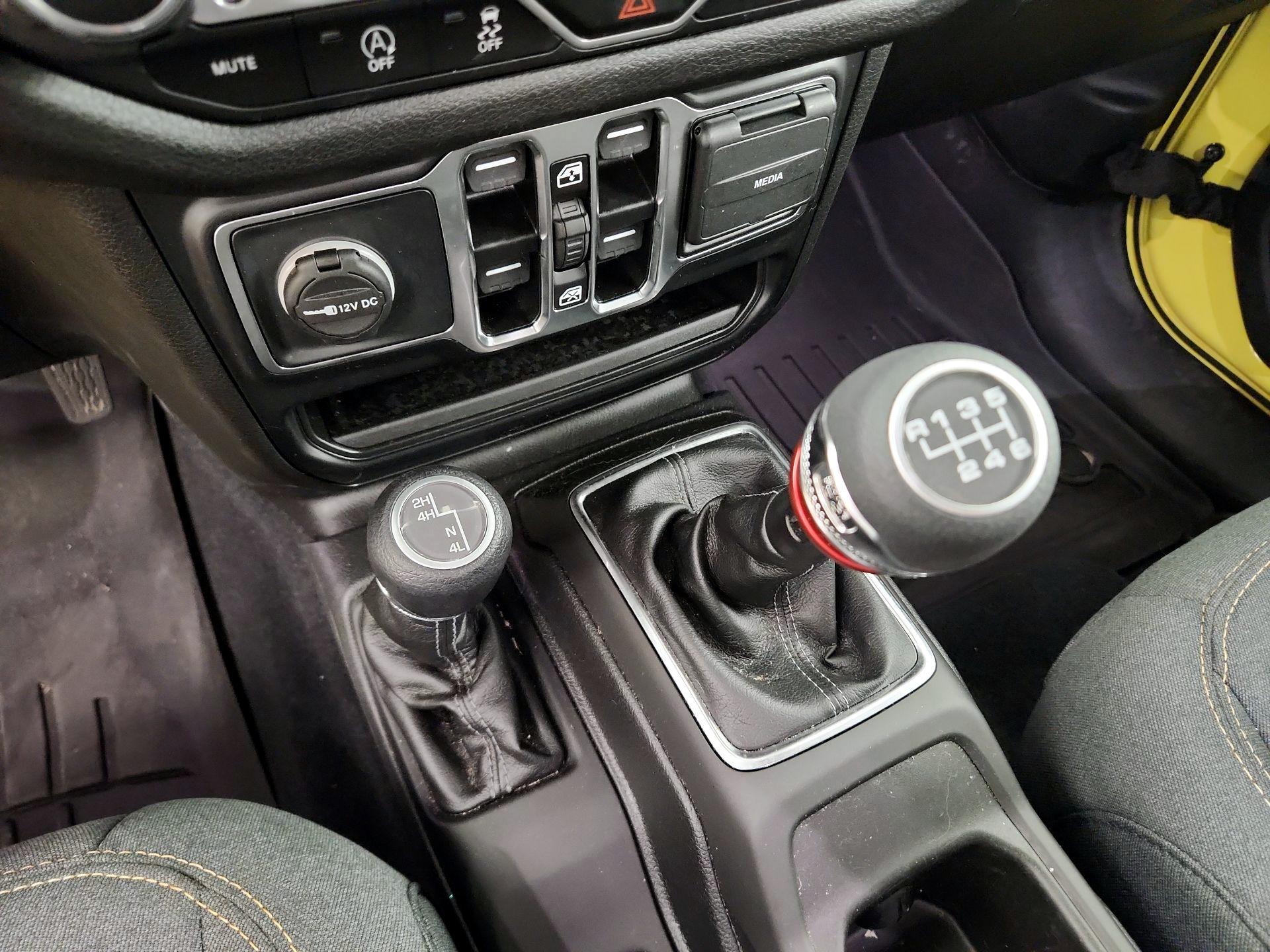 Thumbnail: 2024 Jeep Gladiator - 16