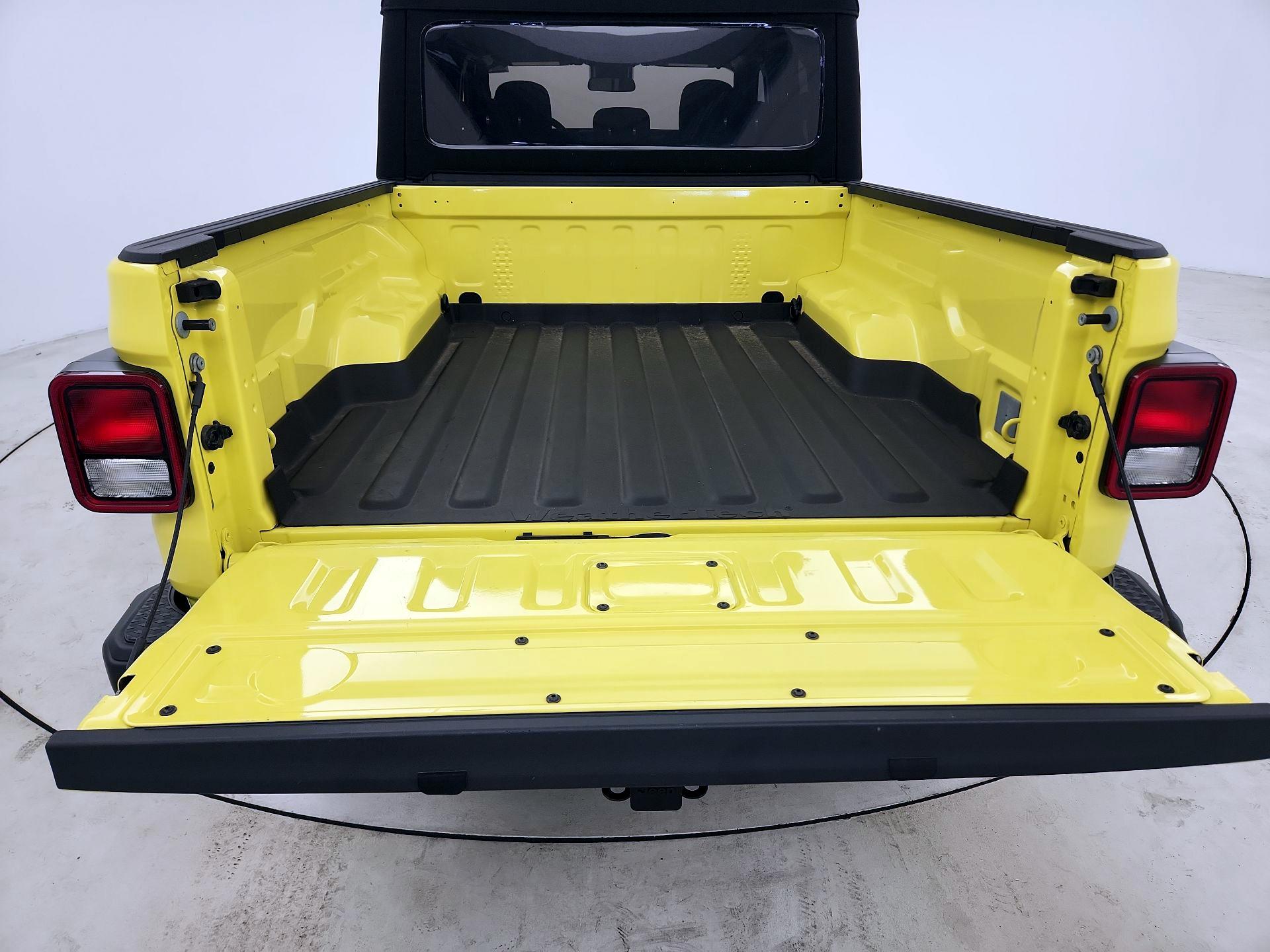 Thumbnail: 2024 Jeep Gladiator - 18
