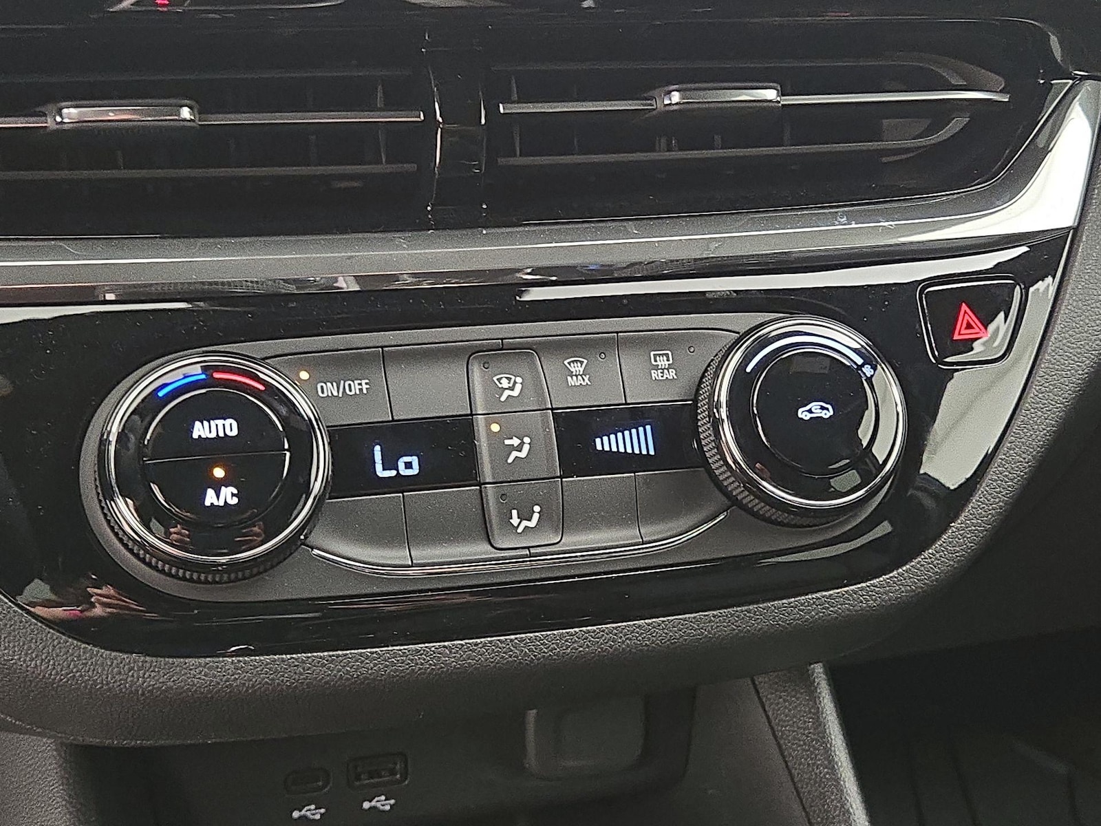 2026 Buick Envista Sport Touring - Photo 17