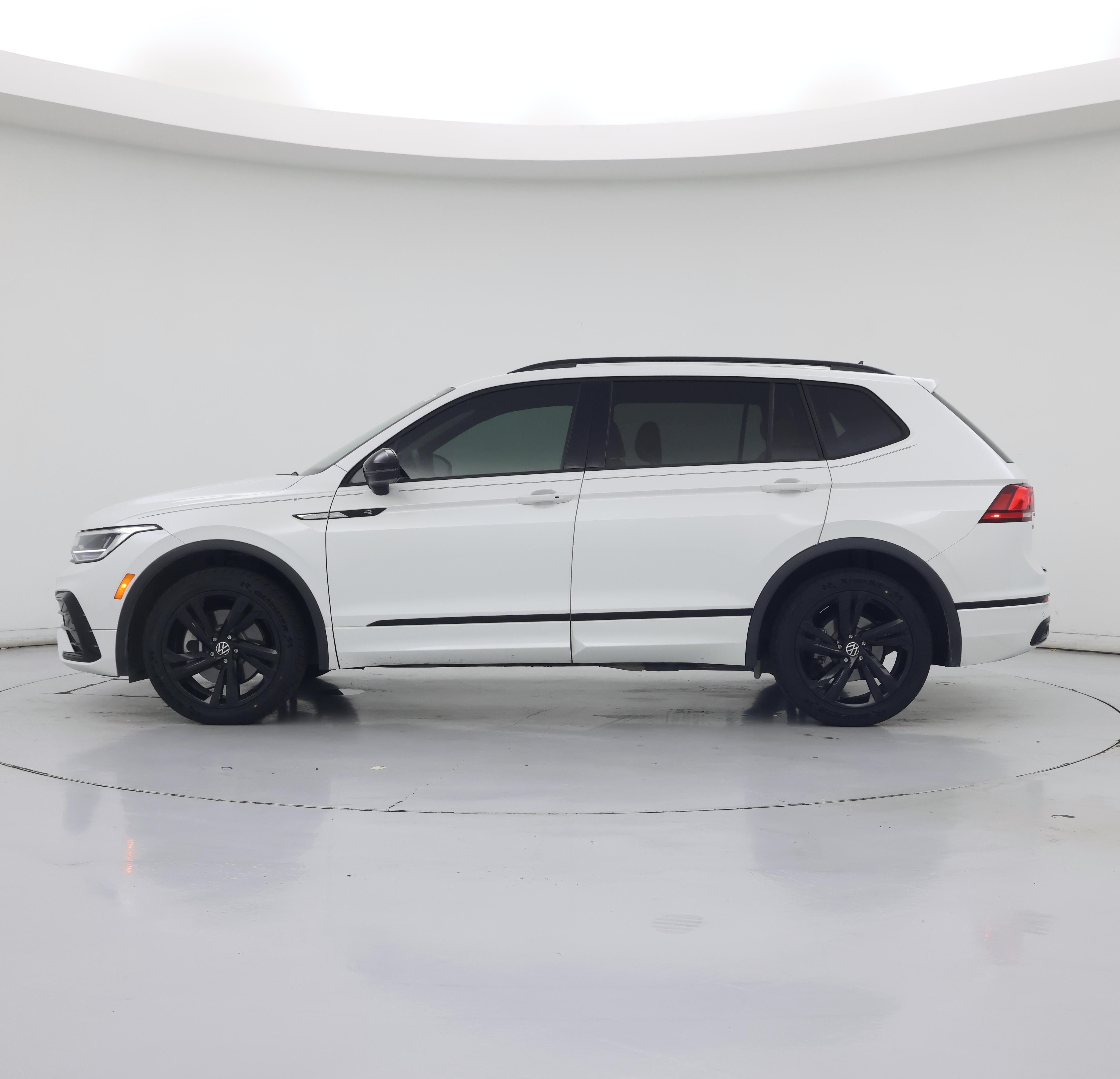 Thumbnail: 2024 Volkswagen Tiguan - 3