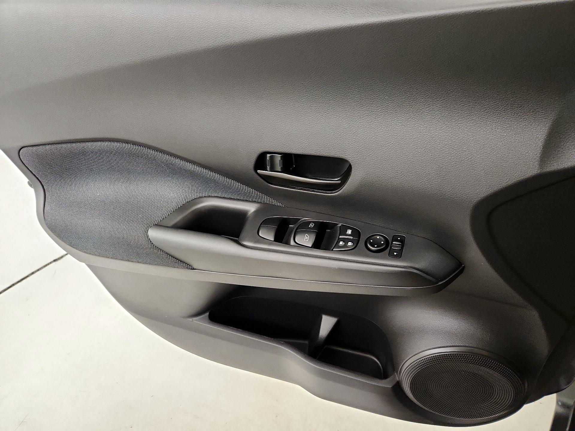Thumbnail: 2020 Nissan Kicks - 12