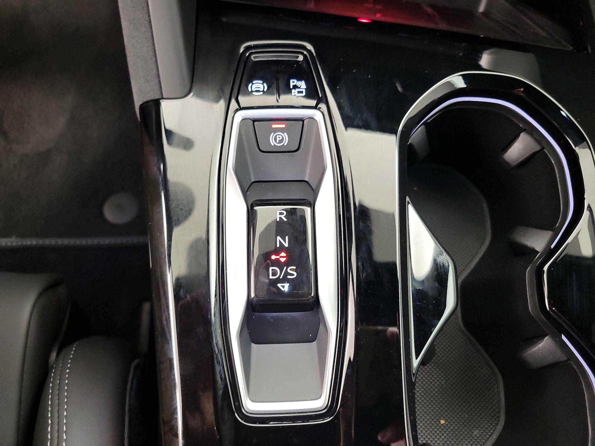 Thumbnail: 2025 Audi SQ5 - 17
