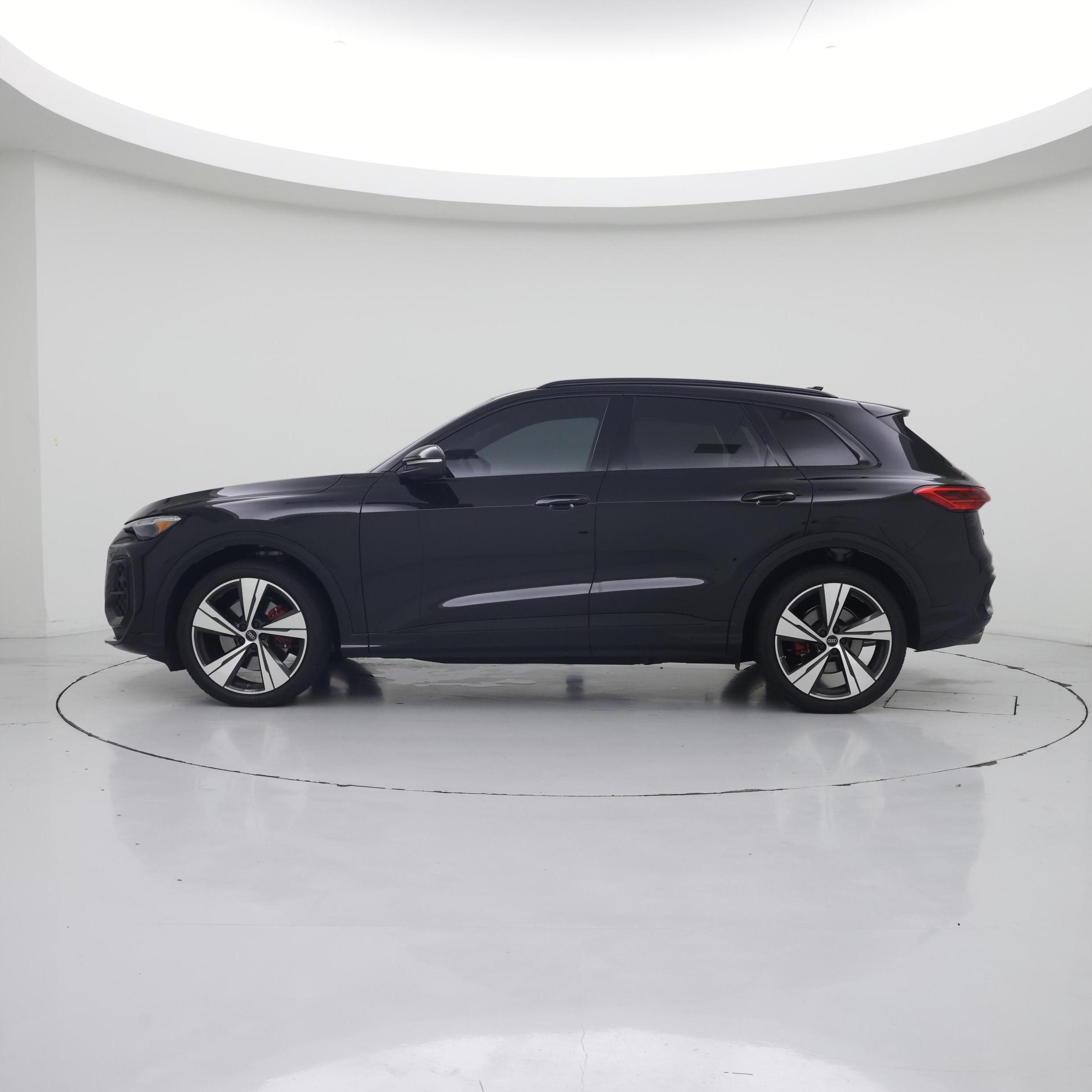Thumbnail: 2025 Audi SQ5 - 3