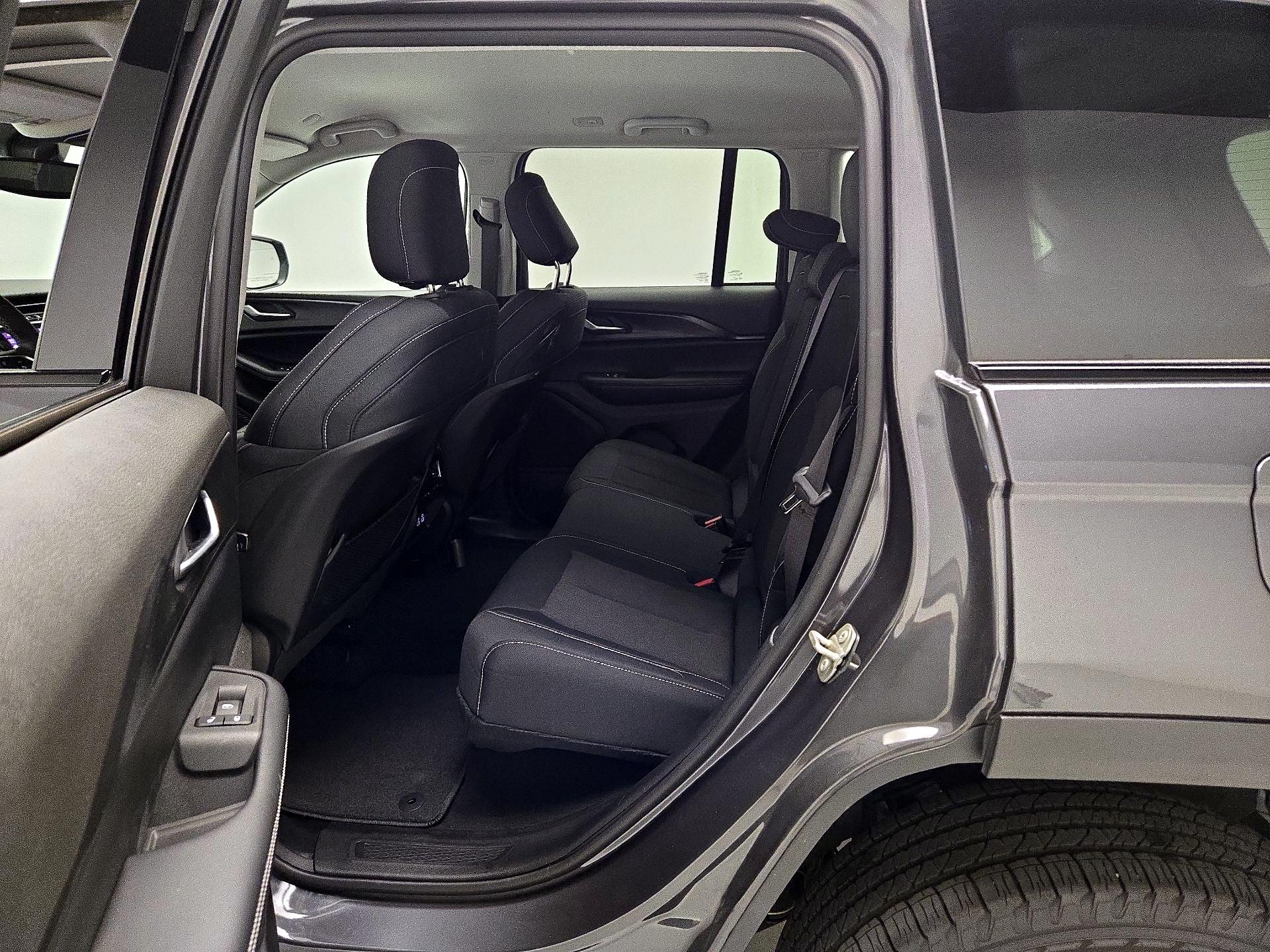 Thumbnail: 2023 Jeep Grand Cherokee - 19