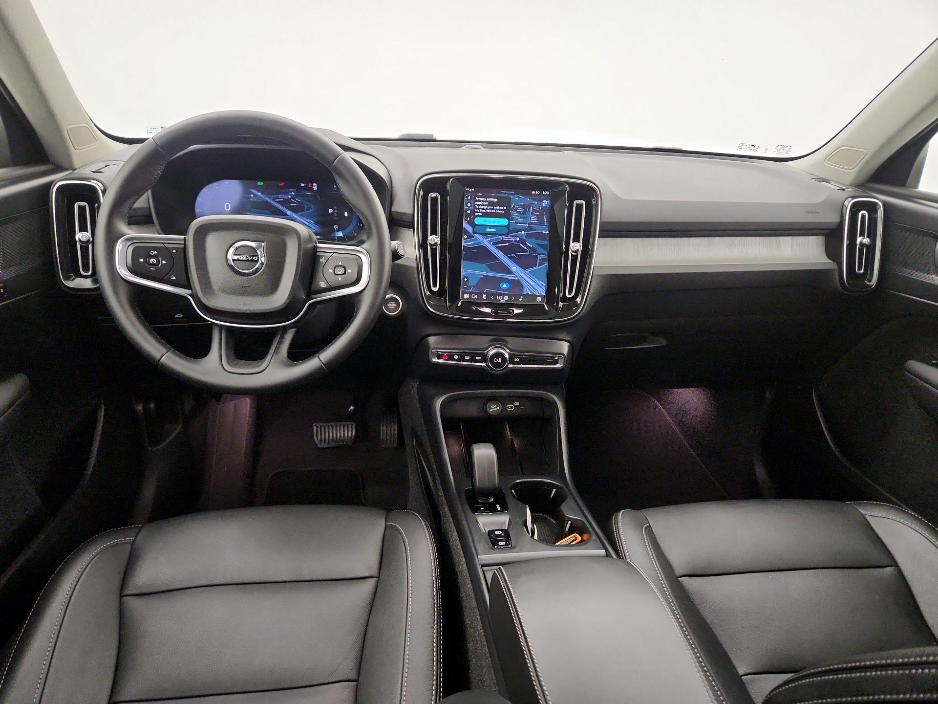 Thumbnail: 2025 Volvo XC40 - 9