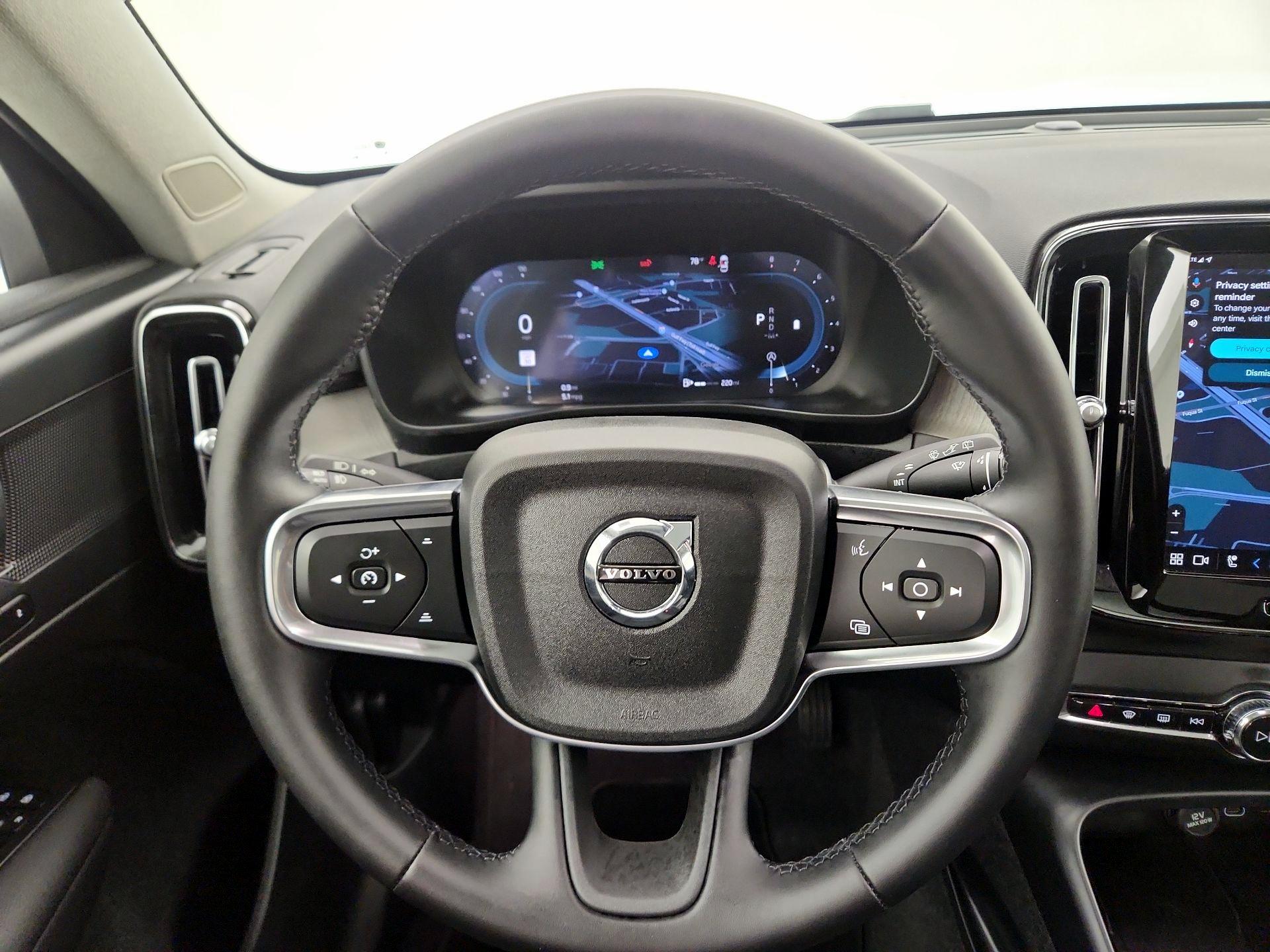 Thumbnail: 2025 Volvo XC40 - 10