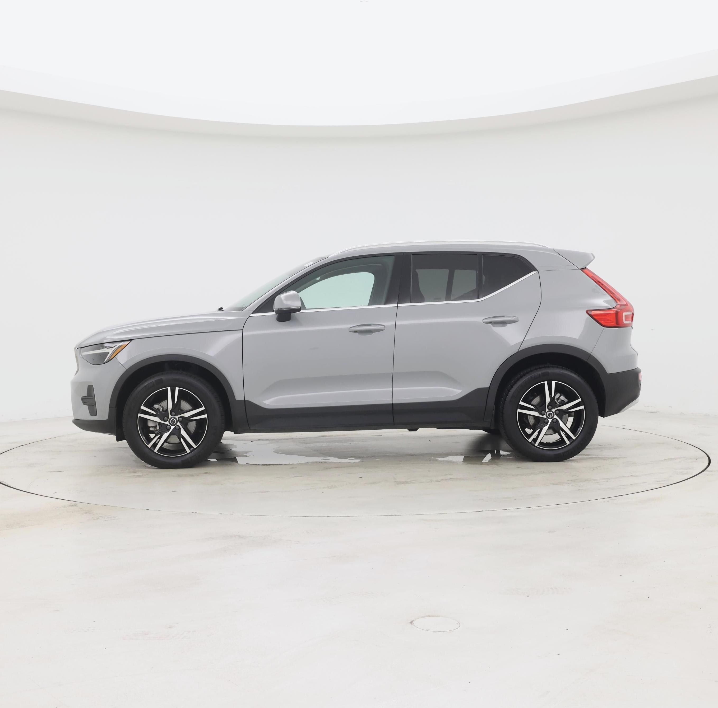 Thumbnail: 2025 Volvo XC40 - 3