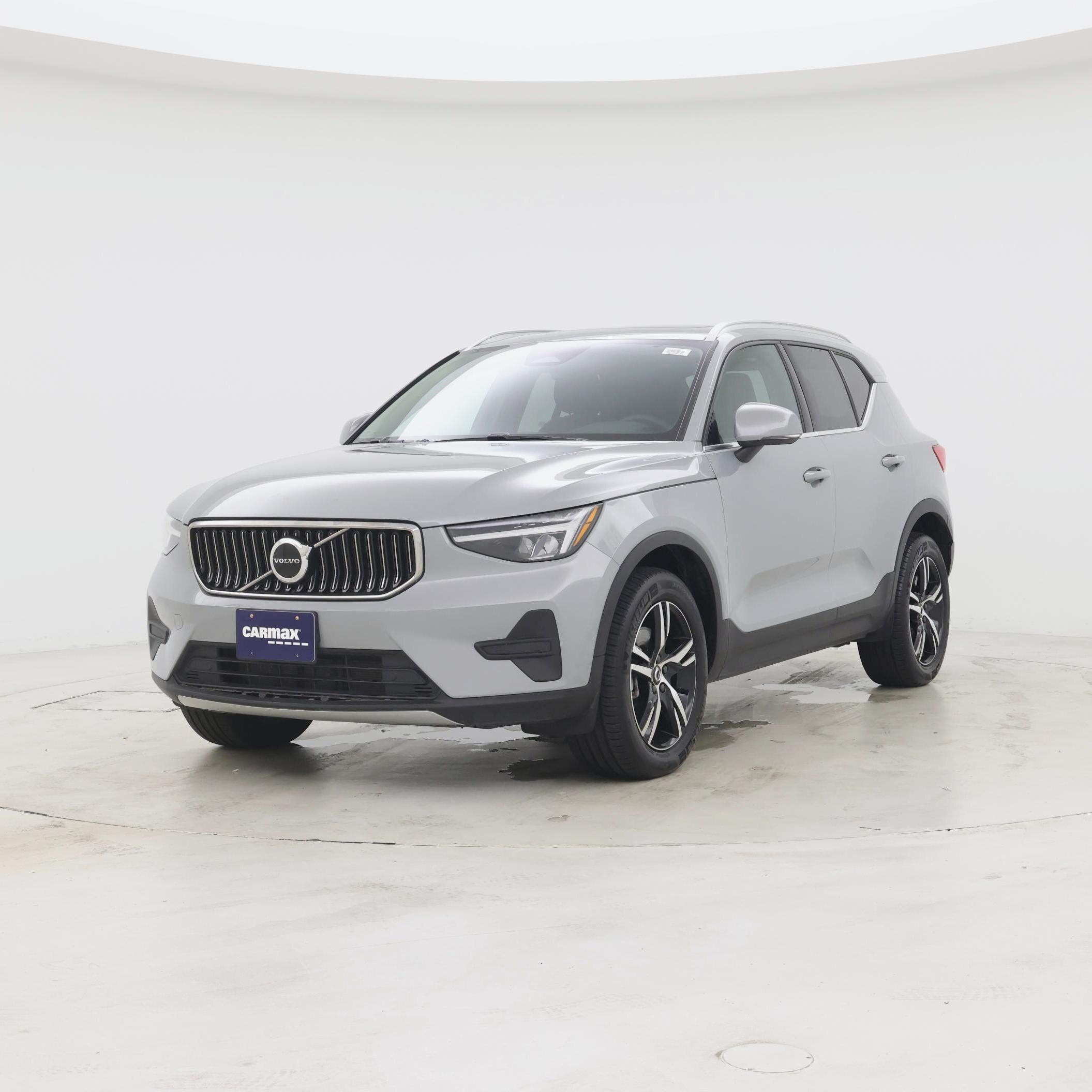 Thumbnail: 2025 Volvo XC40 - 4