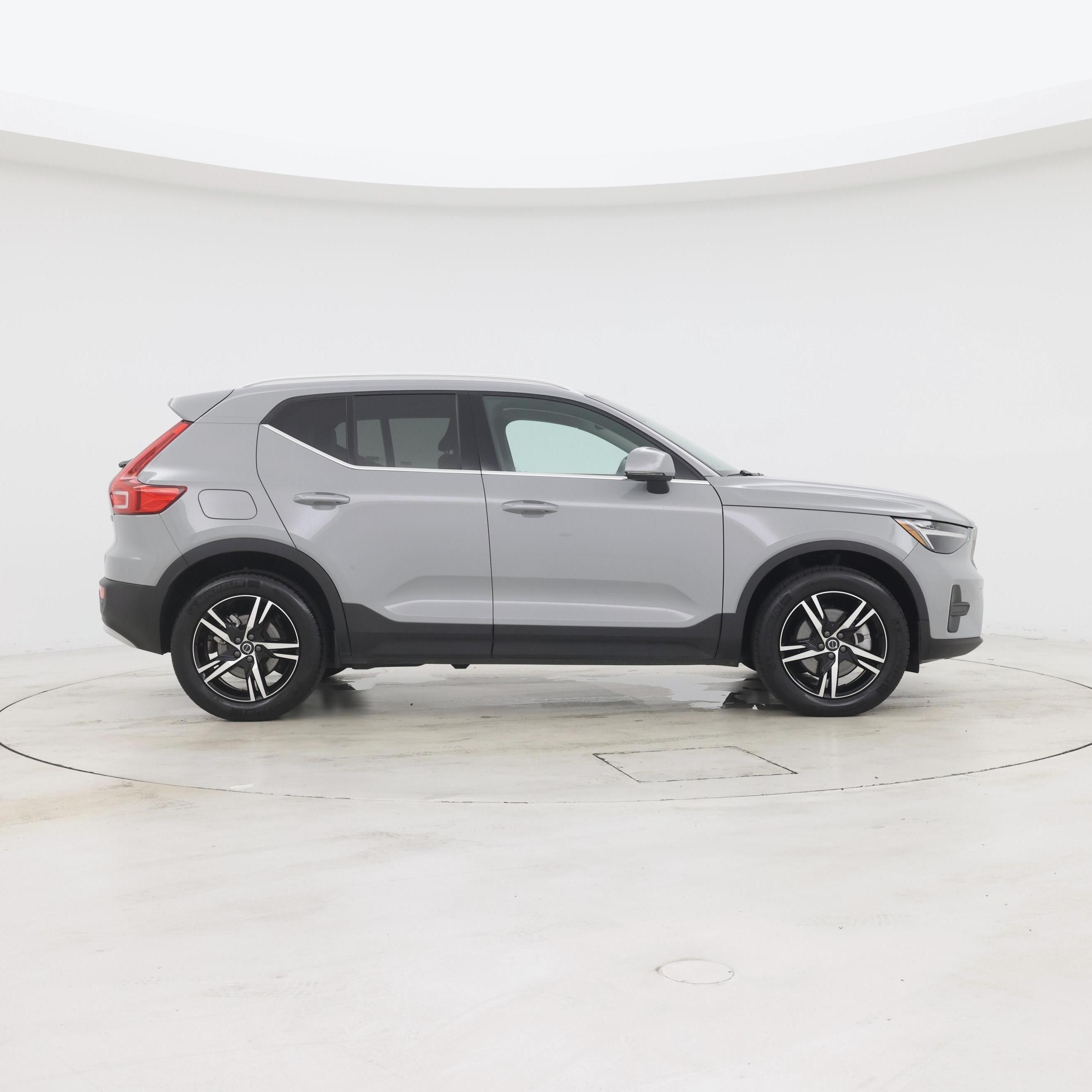 Thumbnail: 2025 Volvo XC40 - 7