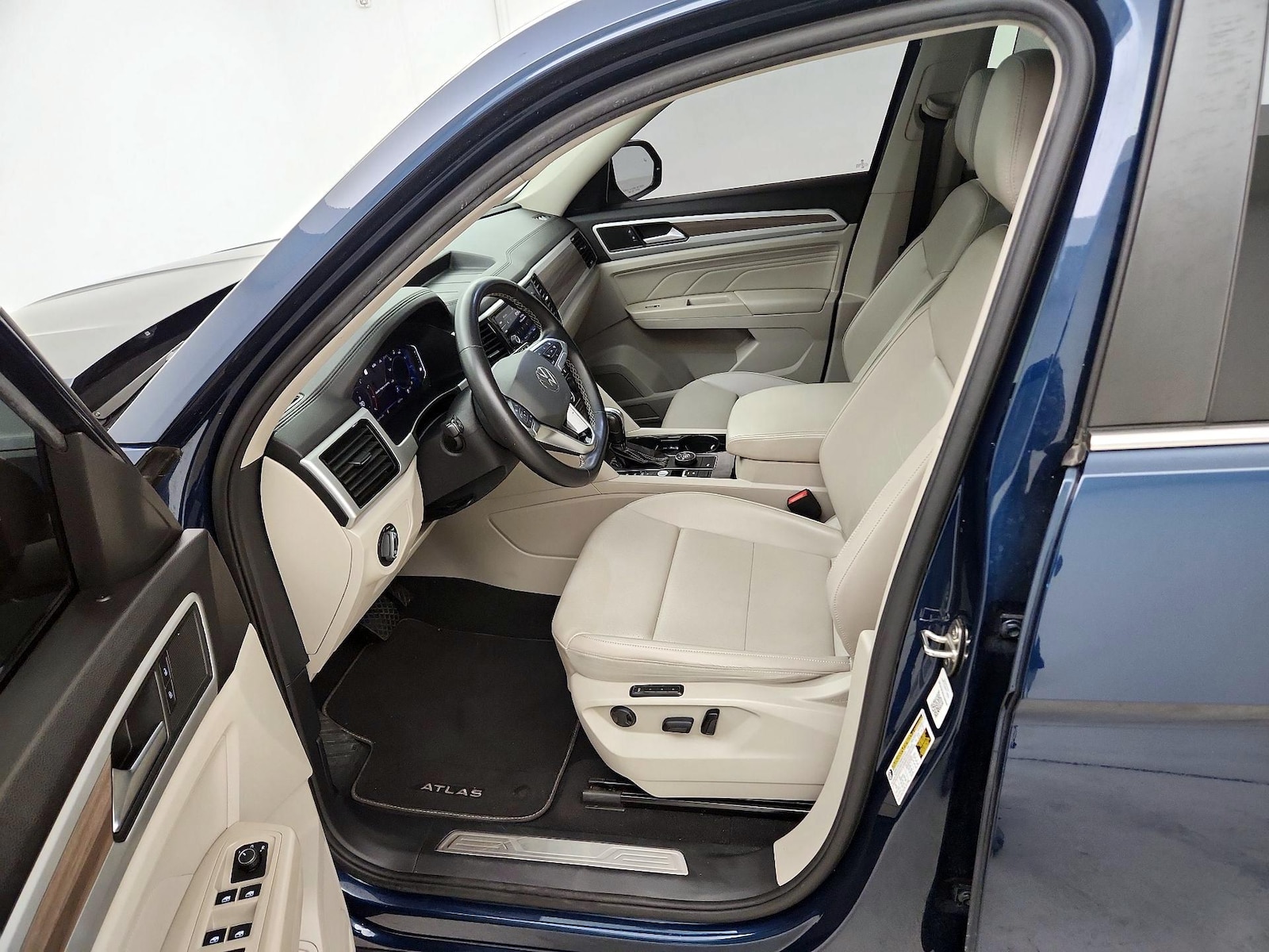 2022 Volkswagen Atlas SEL - Photo 12