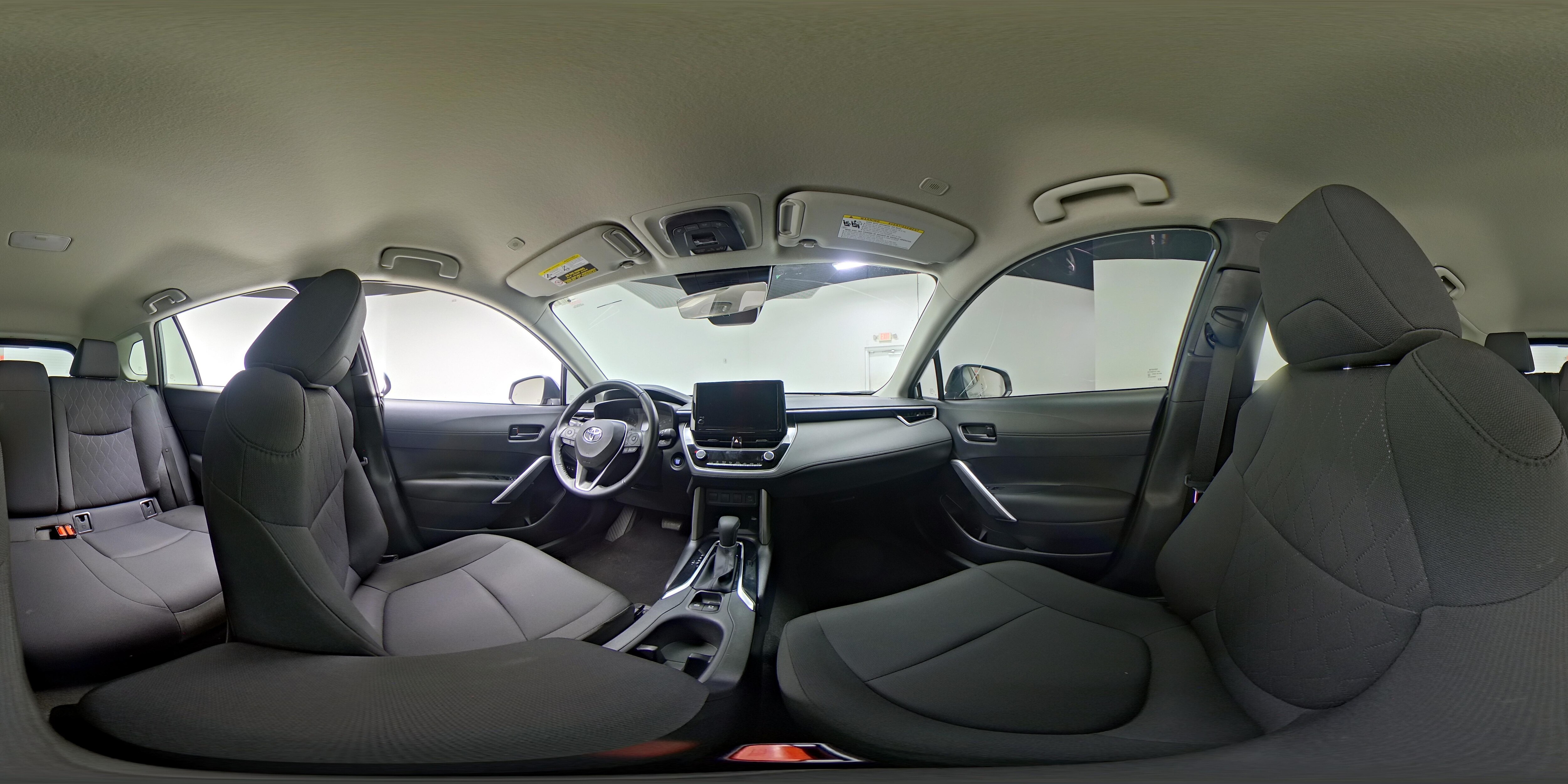 2024 Toyota Corolla Cross LE - Photo 24