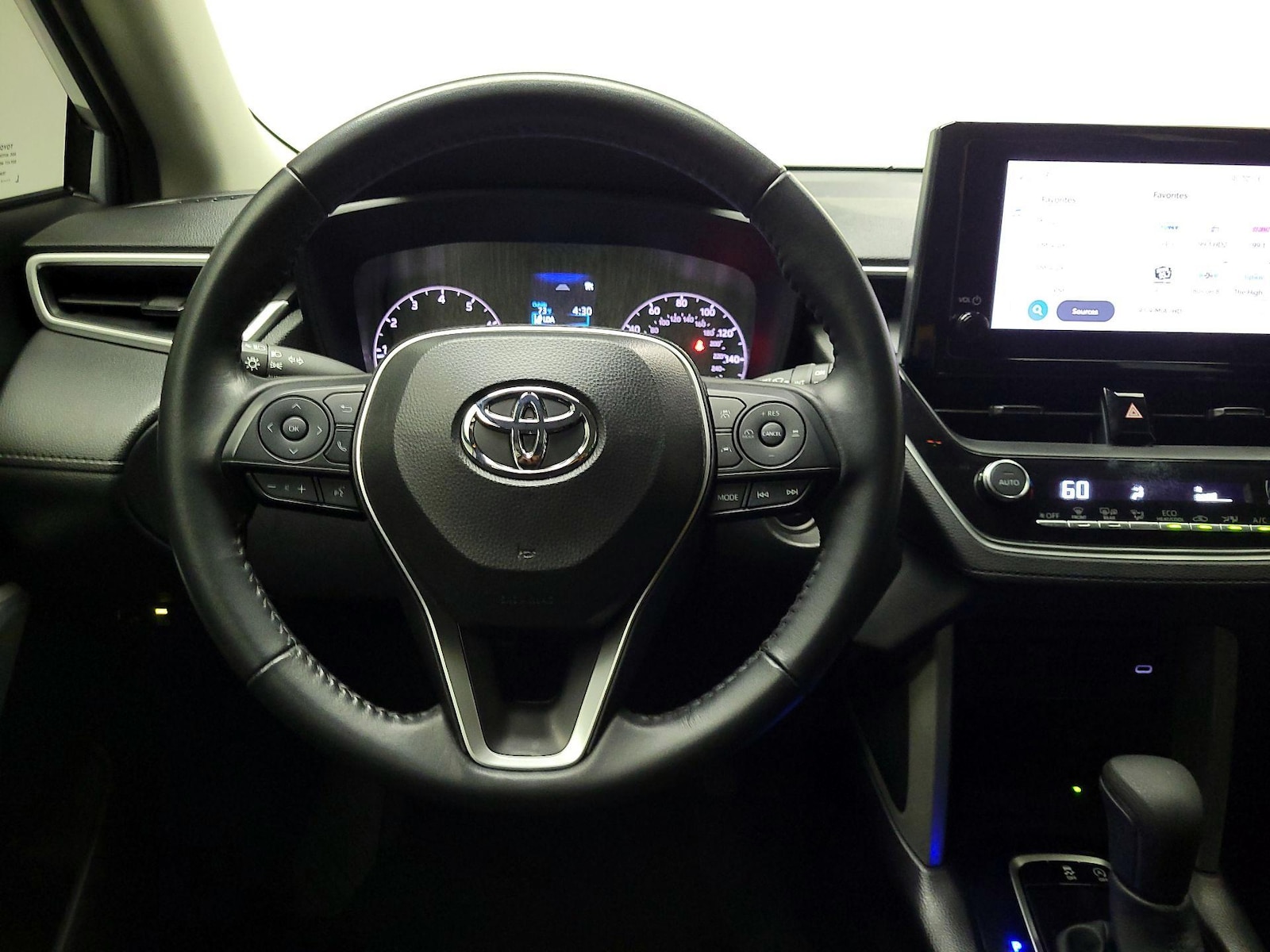 2024 Toyota Corolla Cross LE - Photo 9