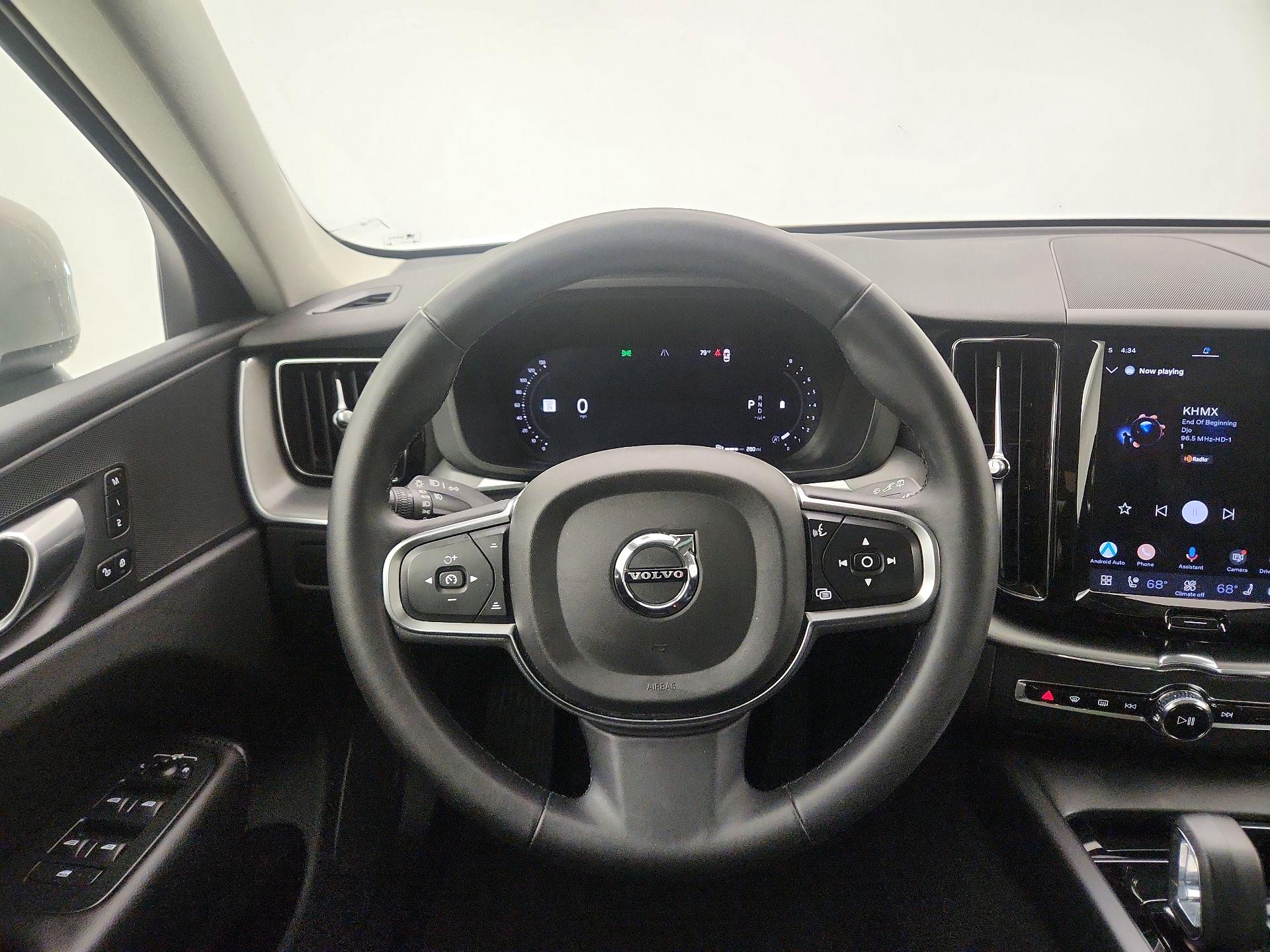 Thumbnail: 2023 Volvo XC60 - 10