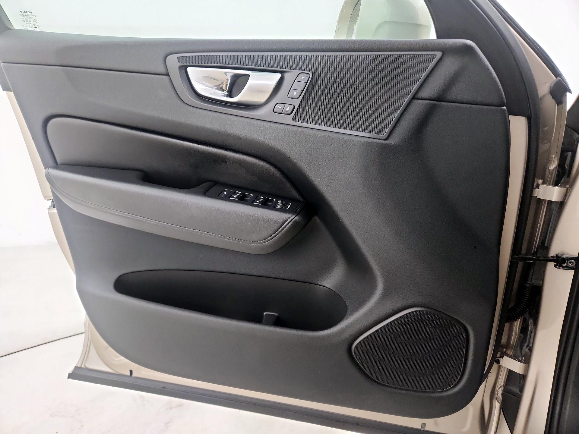 Thumbnail: 2023 Volvo XC60 - 12