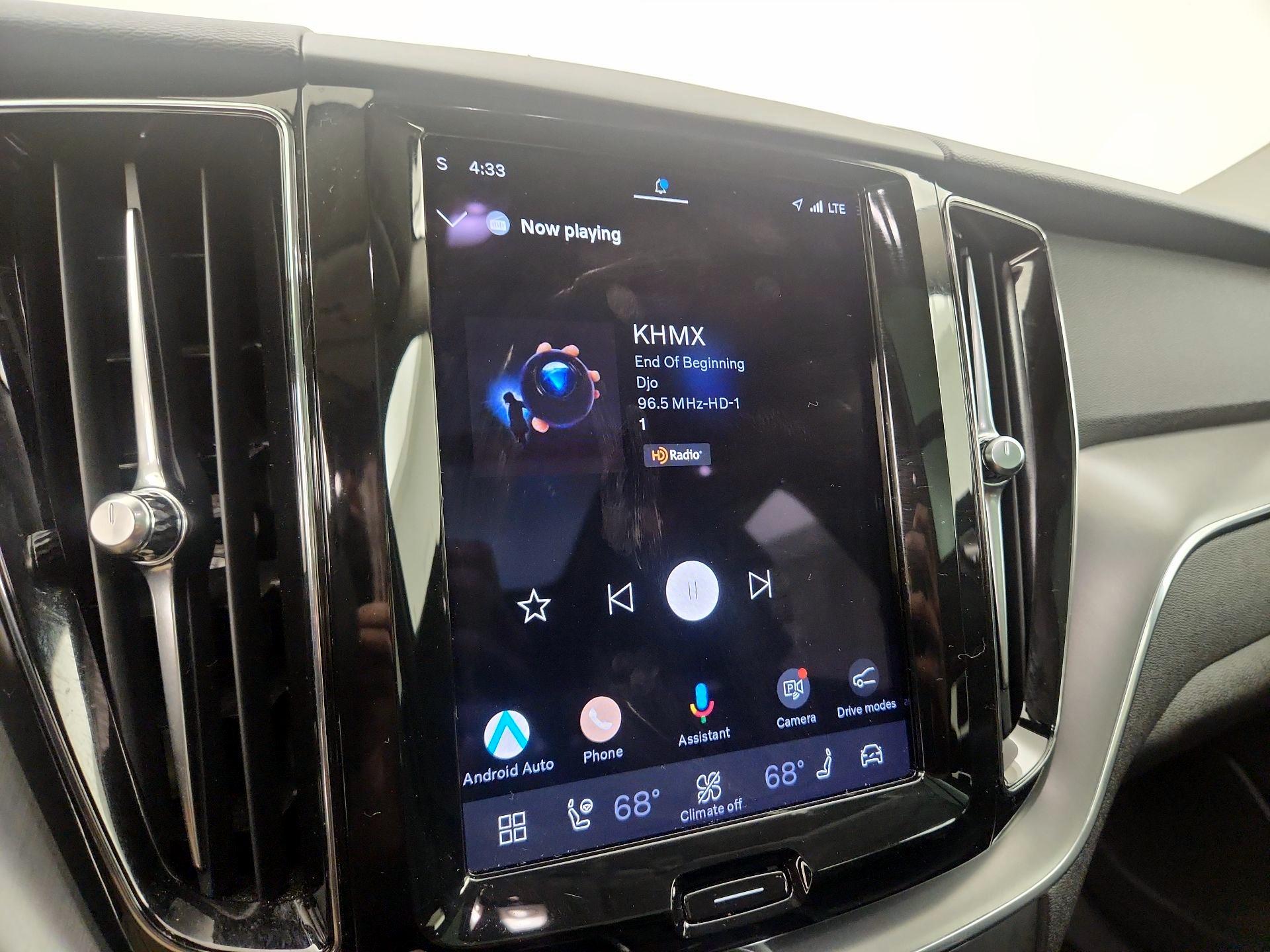 Thumbnail: 2023 Volvo XC60 - 16