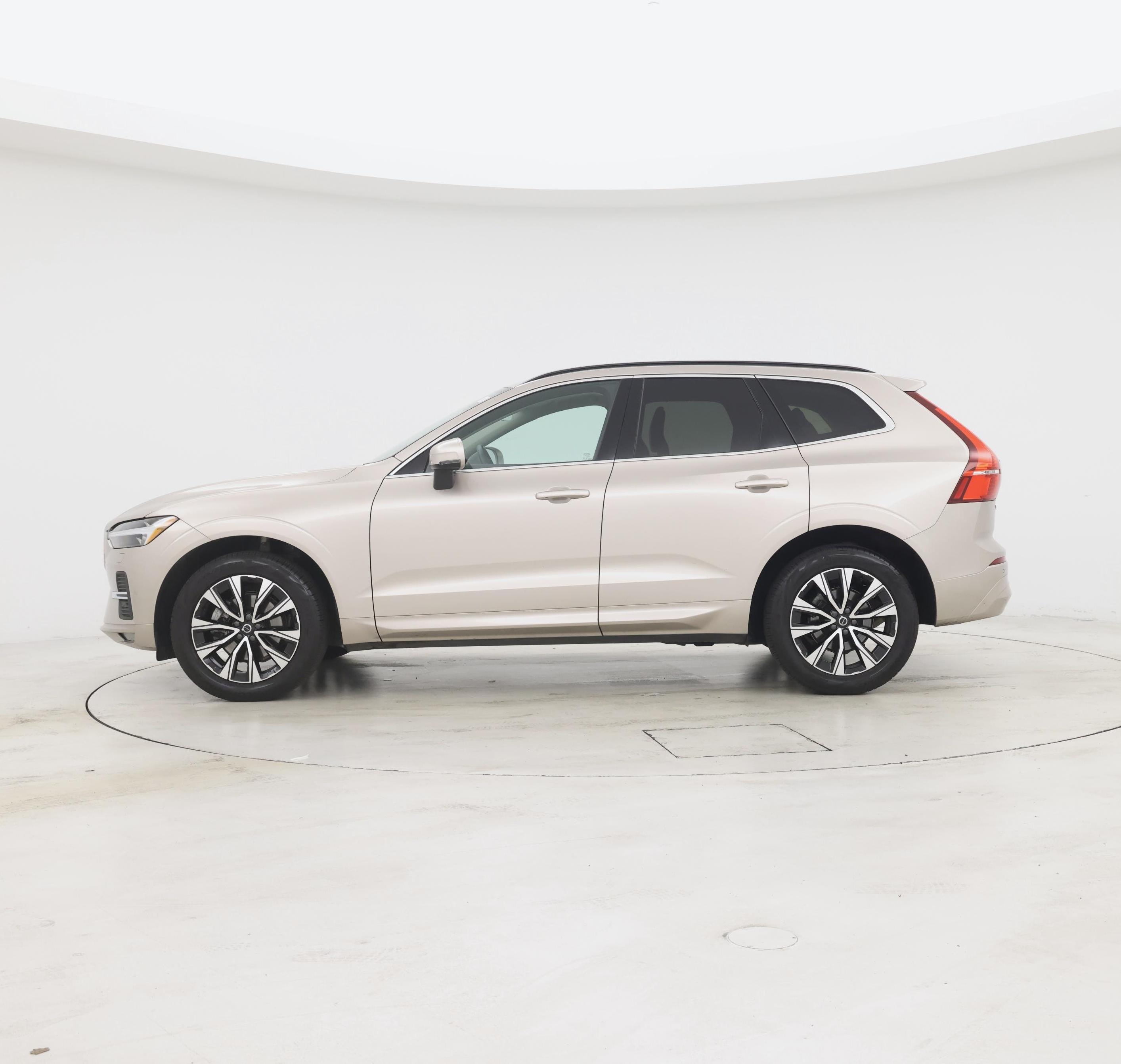 Thumbnail: 2023 Volvo XC60 - 3