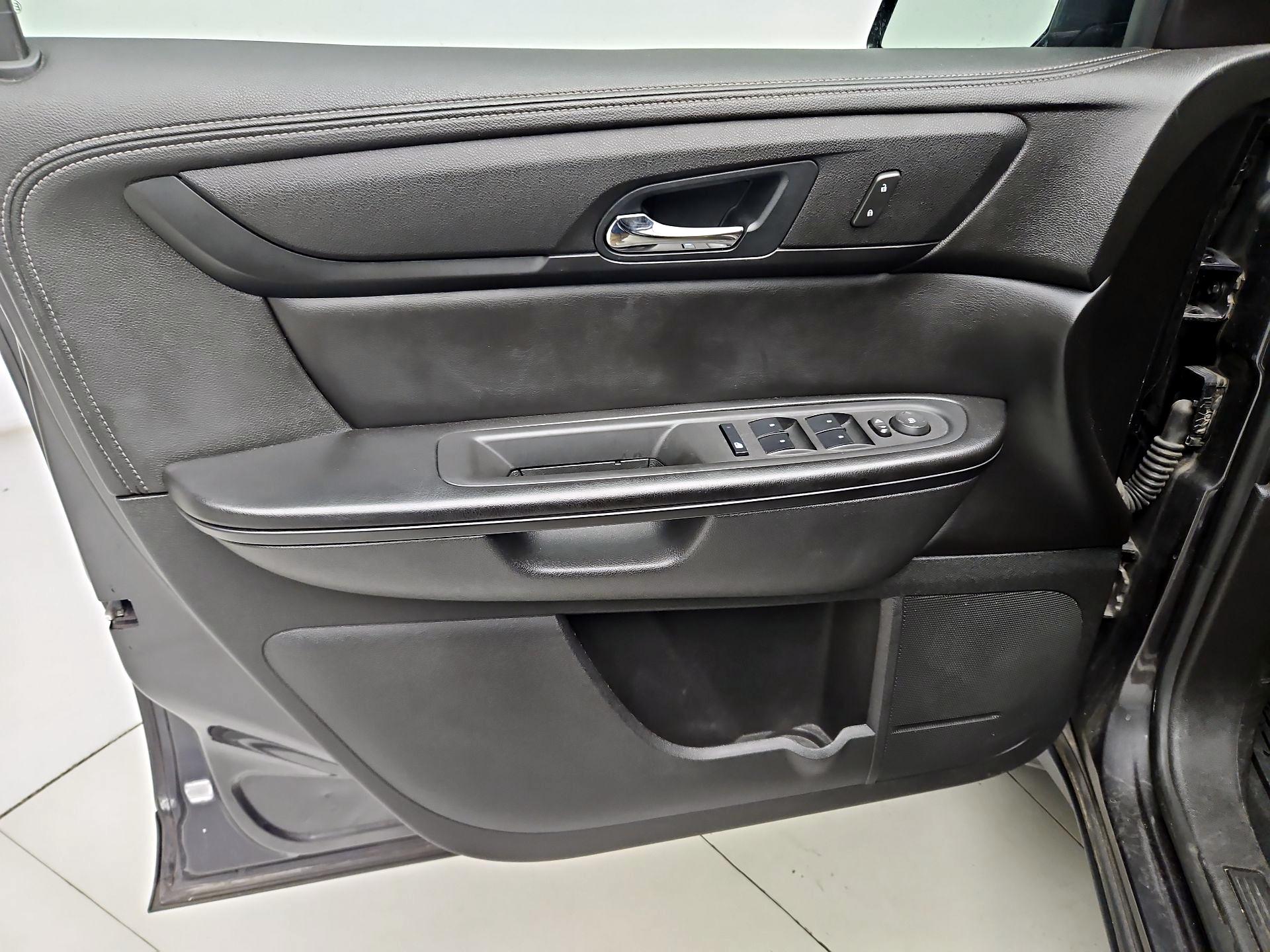 Thumbnail: 2016 Chevrolet Traverse - 12