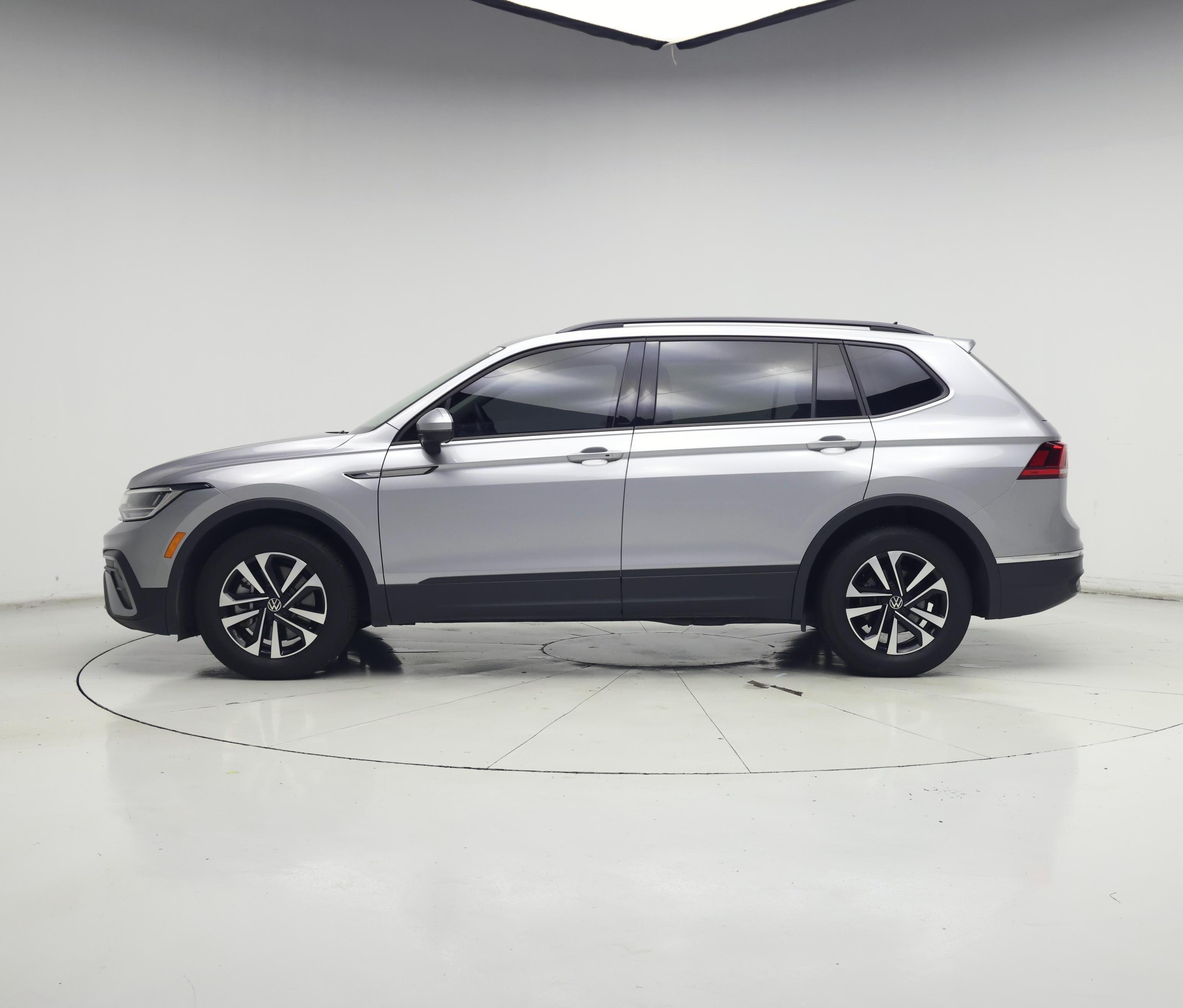 Thumbnail: 2024 Volkswagen Tiguan - 3