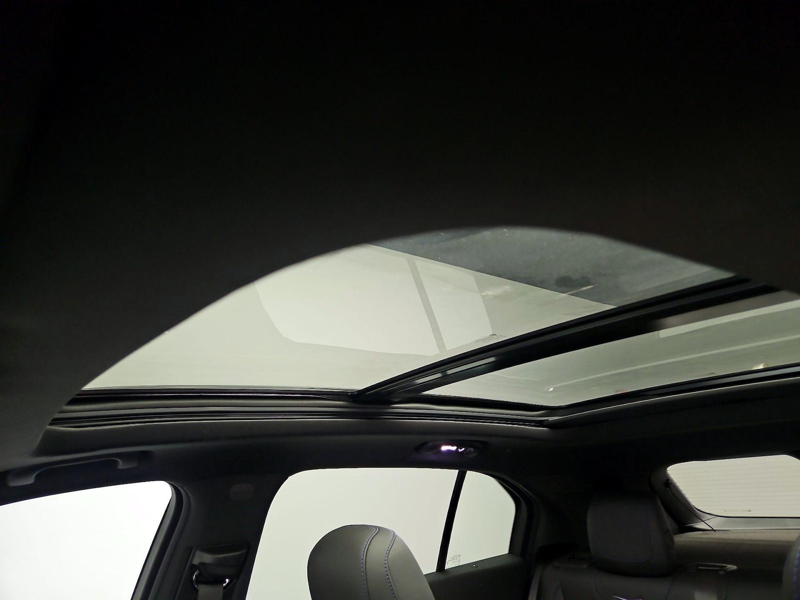 2024 Cadillac XT4 Sport - Photo 19