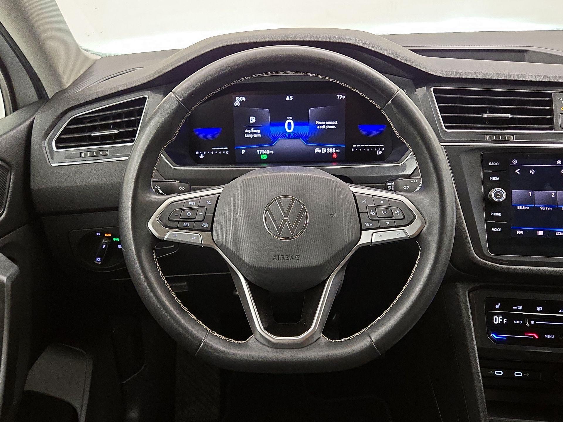 Thumbnail: 2023 Volkswagen Tiguan - 10