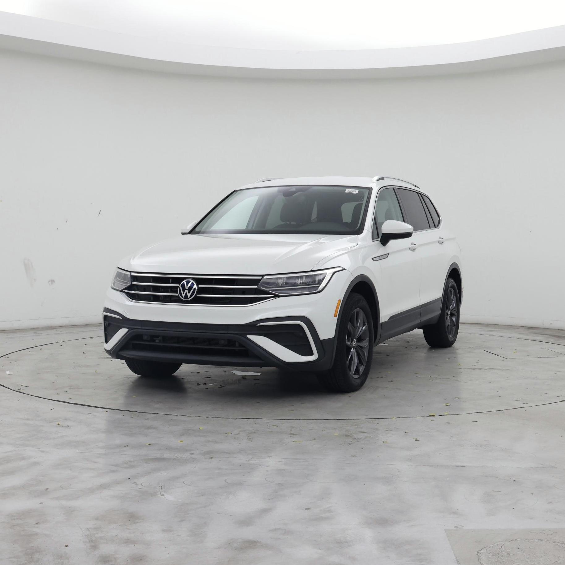 Thumbnail: 2023 Volkswagen Tiguan - 4