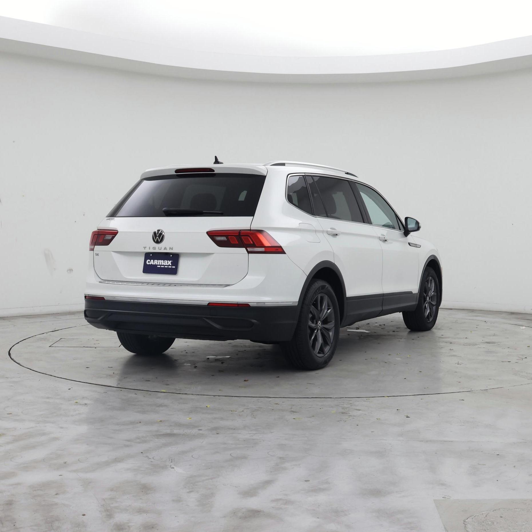 Thumbnail: 2023 Volkswagen Tiguan - 8
