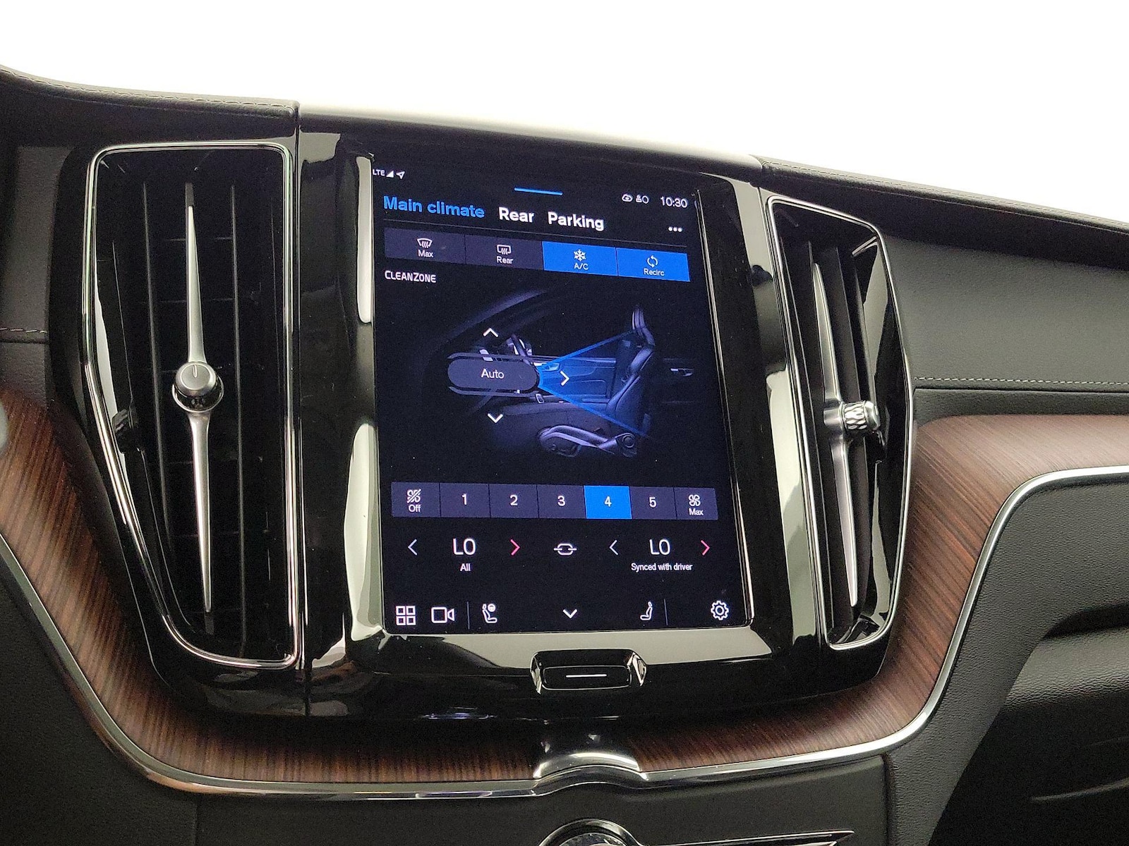 2024 Volvo XC60 Ultimate - Photo 17