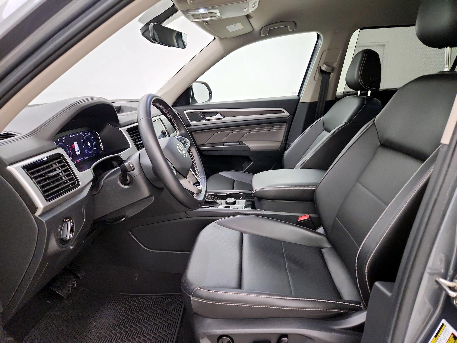 2023 Volkswagen Atlas SE w/Tech - Photo 12