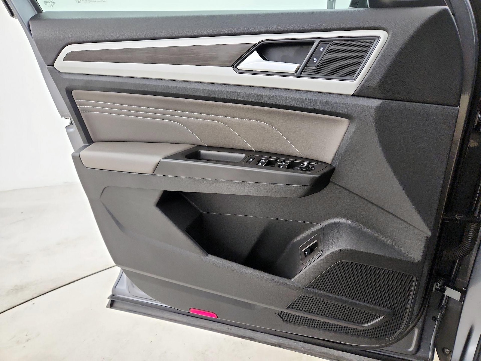 2023 Volkswagen Atlas SE w/Tech - Photo 13