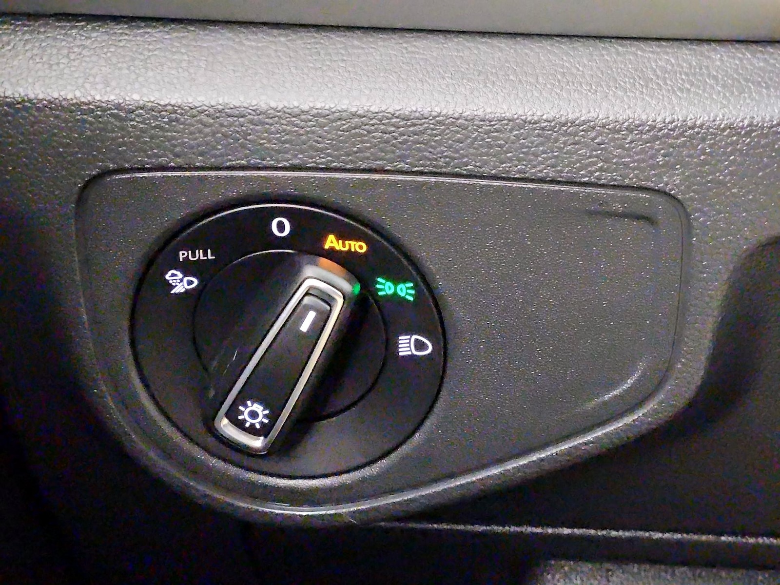2023 Volkswagen Atlas SE w/Tech - Photo 14