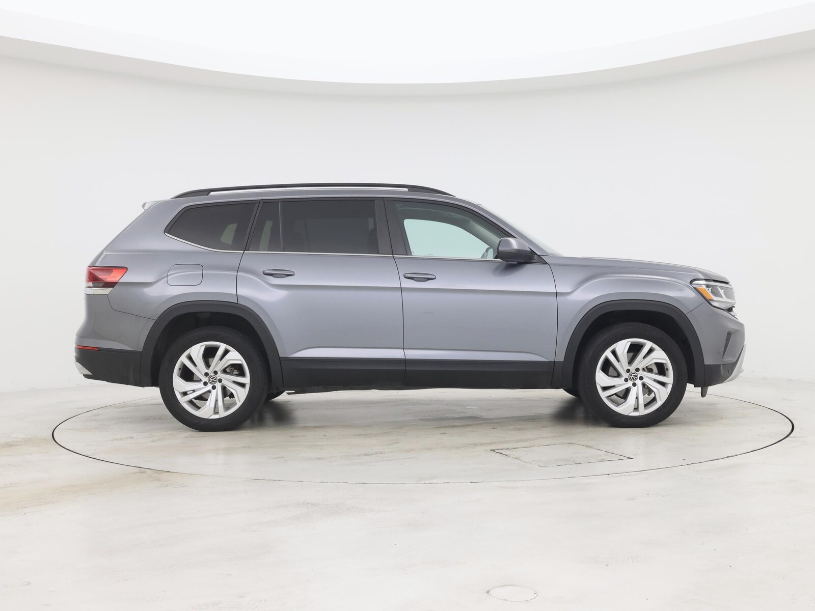 2023 Volkswagen Atlas SE w/Tech - Photo 8