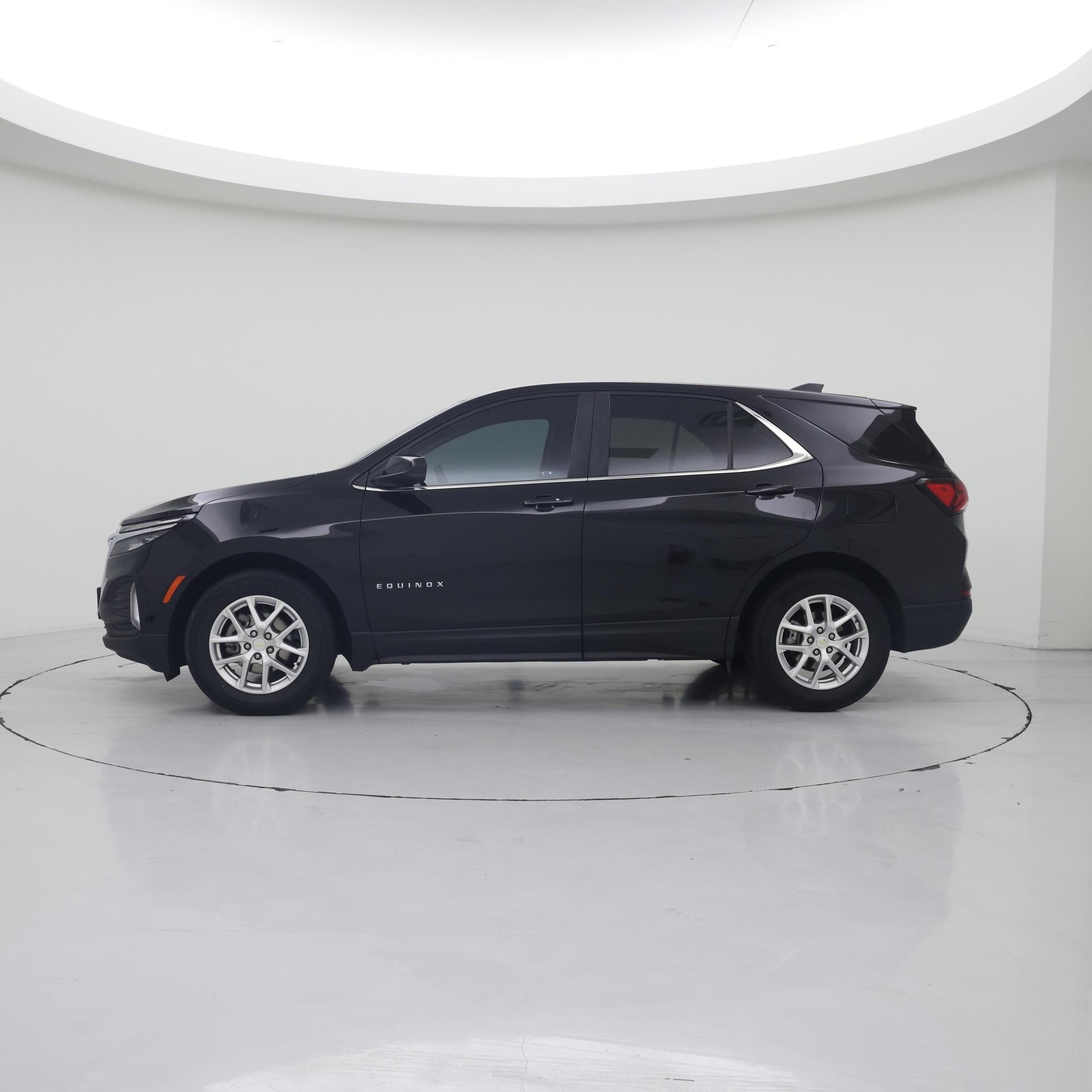 Thumbnail: 2022 Chevrolet Equinox - 3