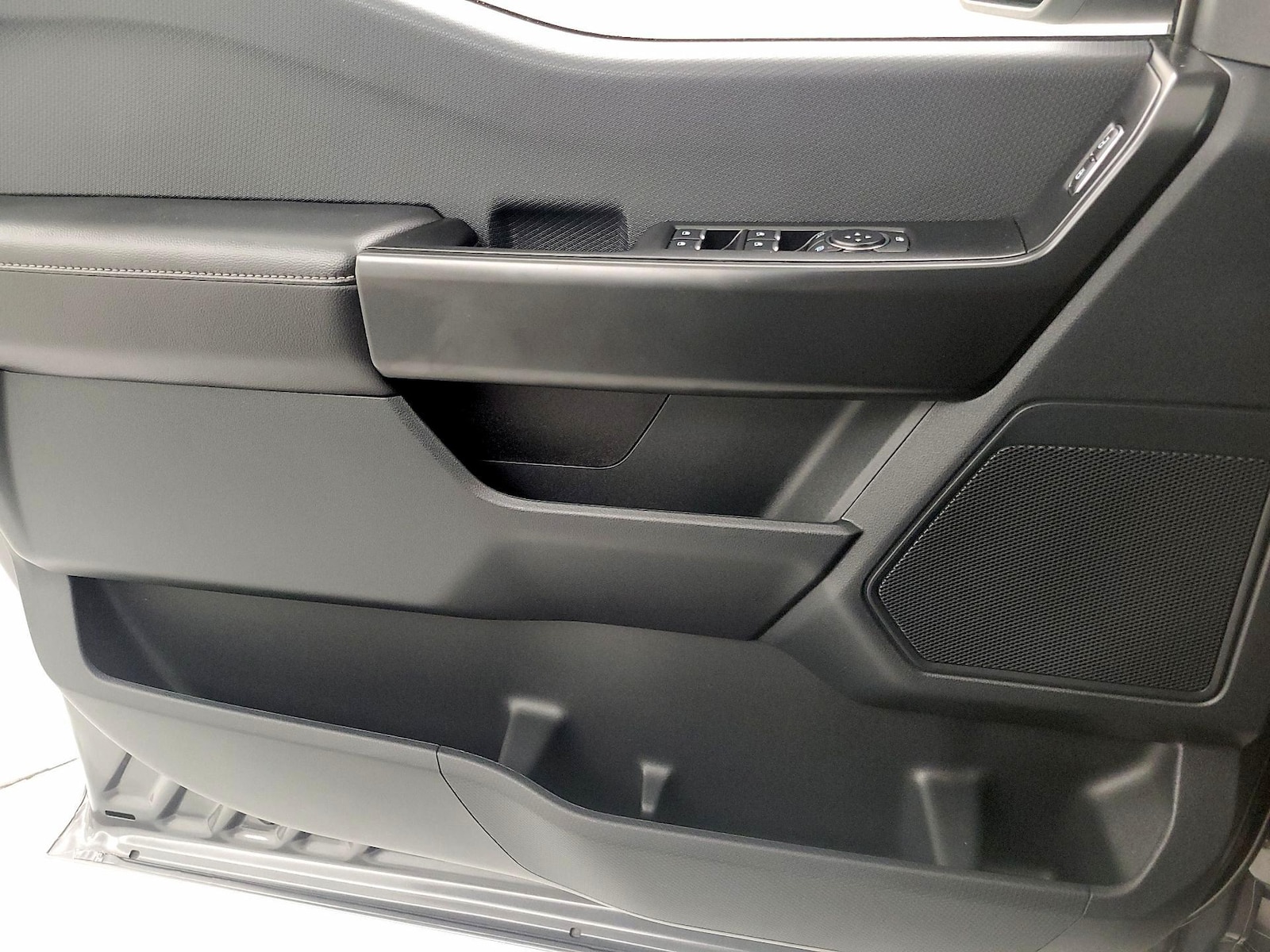 2025 Ford F-150 STX - Photo 13